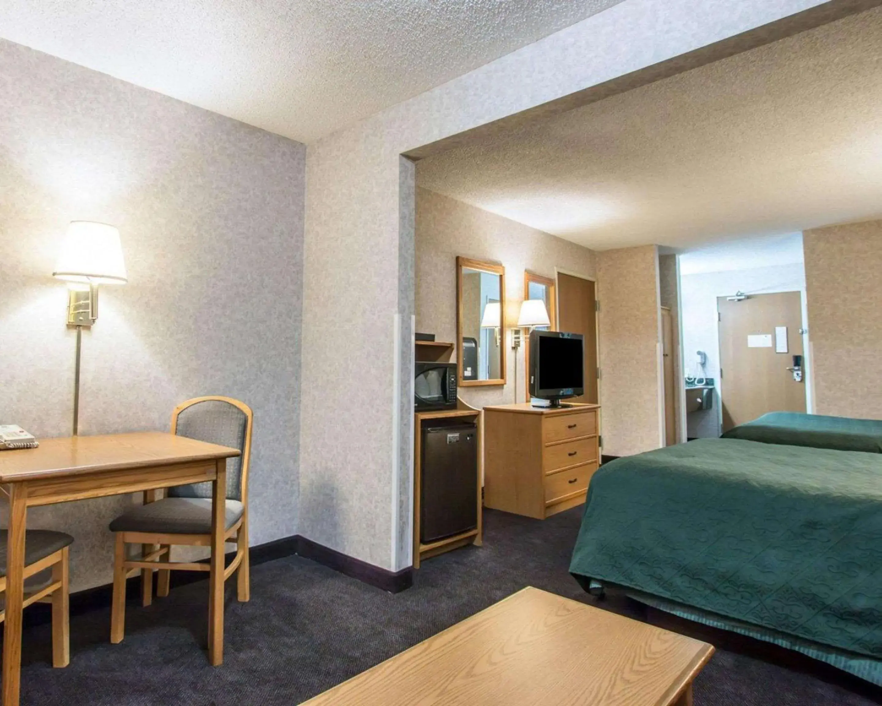 Photo of the whole room, Bed in Quality Suites San Diego Otay Mesa Photo of the whole room, Bed in Quality Suites San Diego Otay Mesa