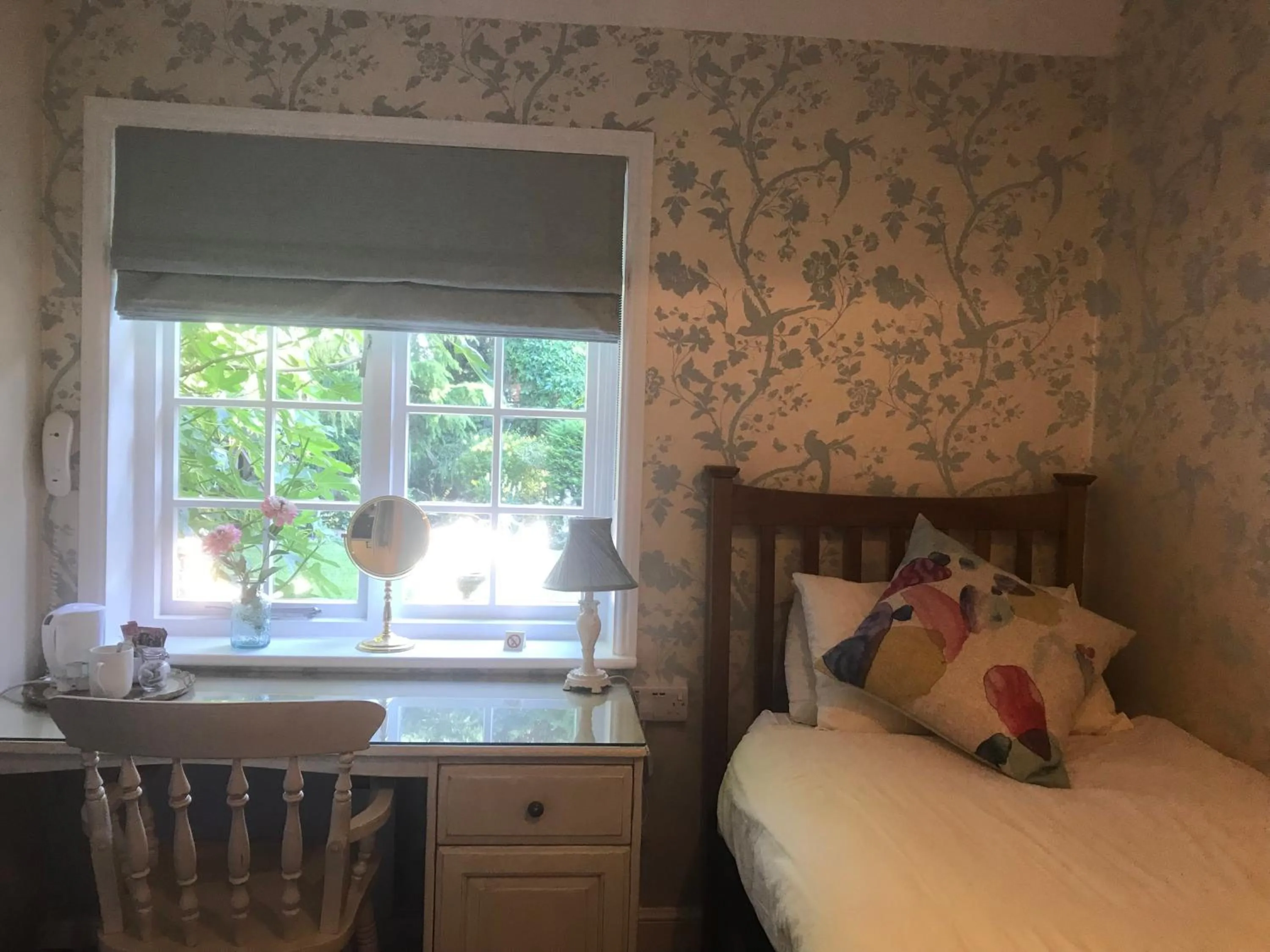 Bed in West Lodge Hotel