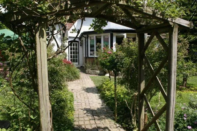 Facade/entrance in West Lodge Hotel