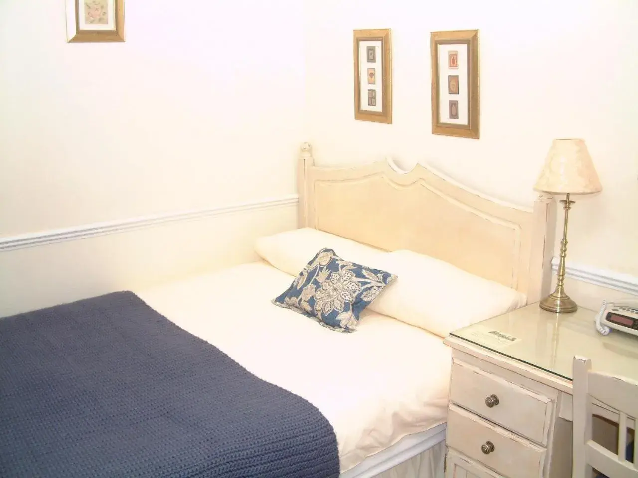 Single Room in West Lodge Hotel Single Room in West Lodge Hotel