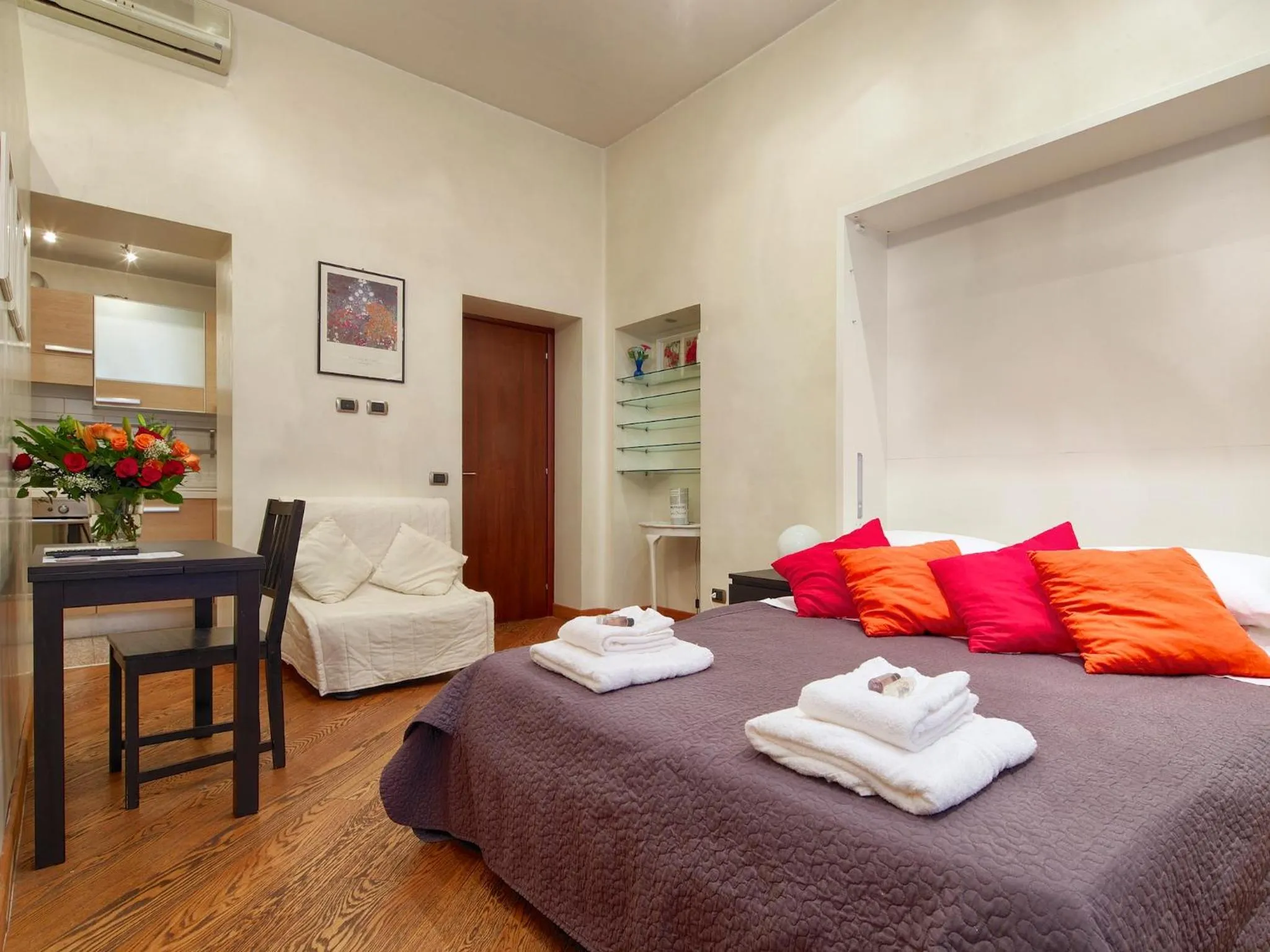 Photo of the whole room, Bed in HT Residence Maximus