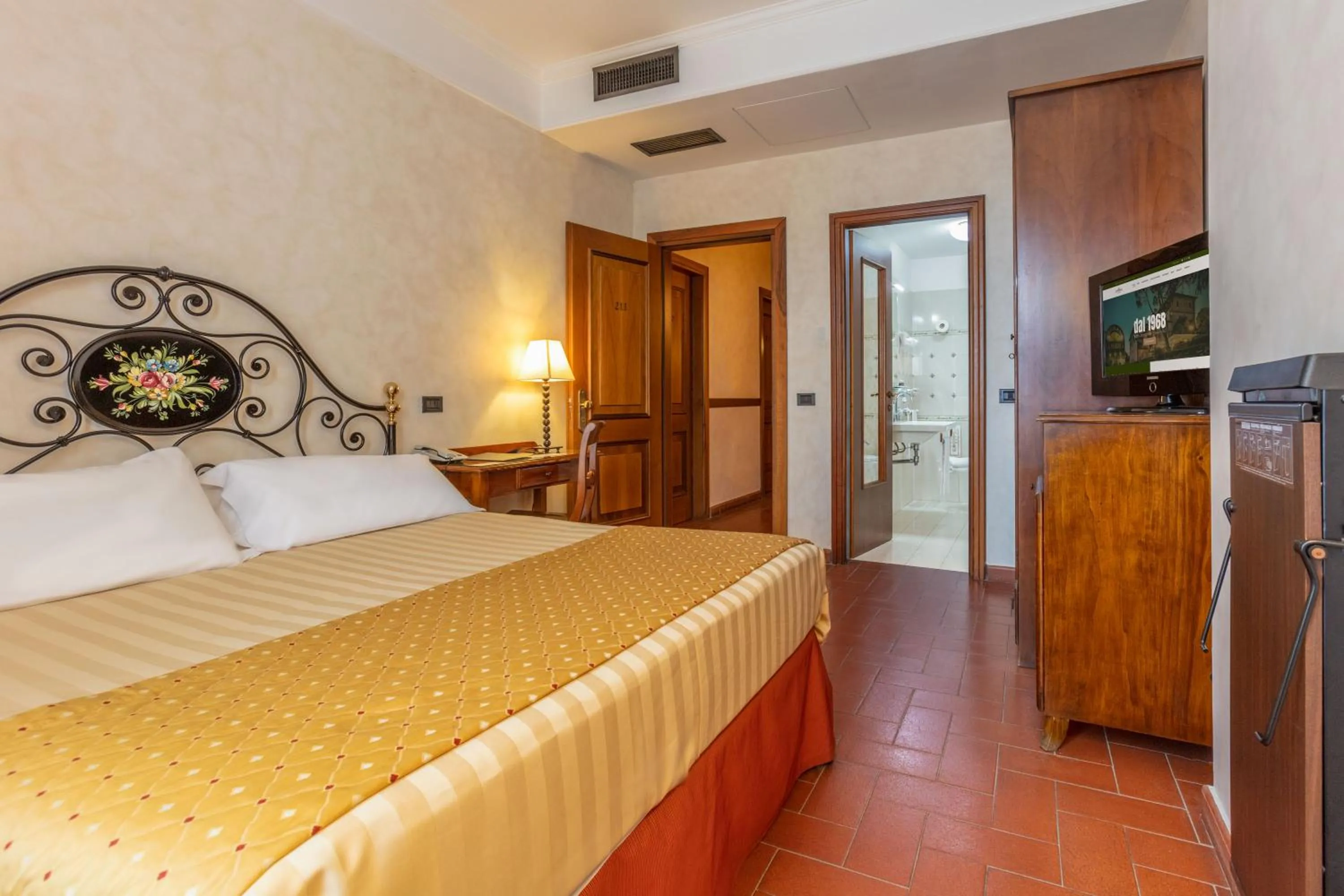 Spring, Bed in Hotel Ristorante La Pergola