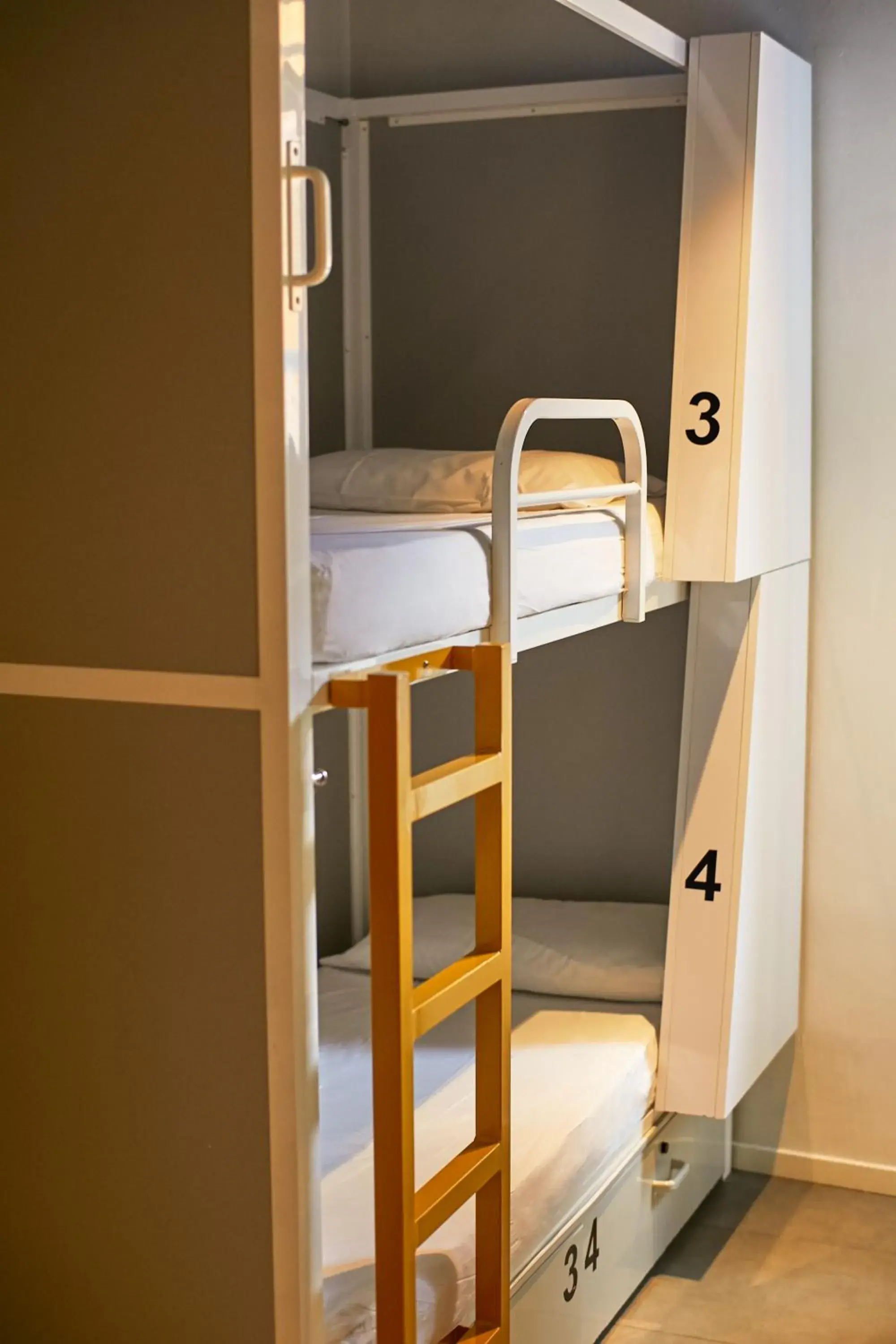 Property building, Bed in Sun & Moon Hostel Property building, Bed in Sun & Moon Hostel