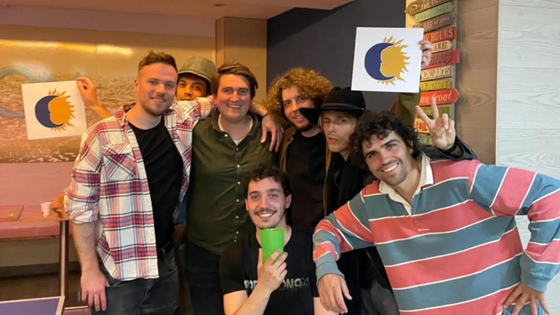 Restaurant/places to eat in Sun & Moon Hostel Restaurant/places to eat in Sun & Moon Hostel