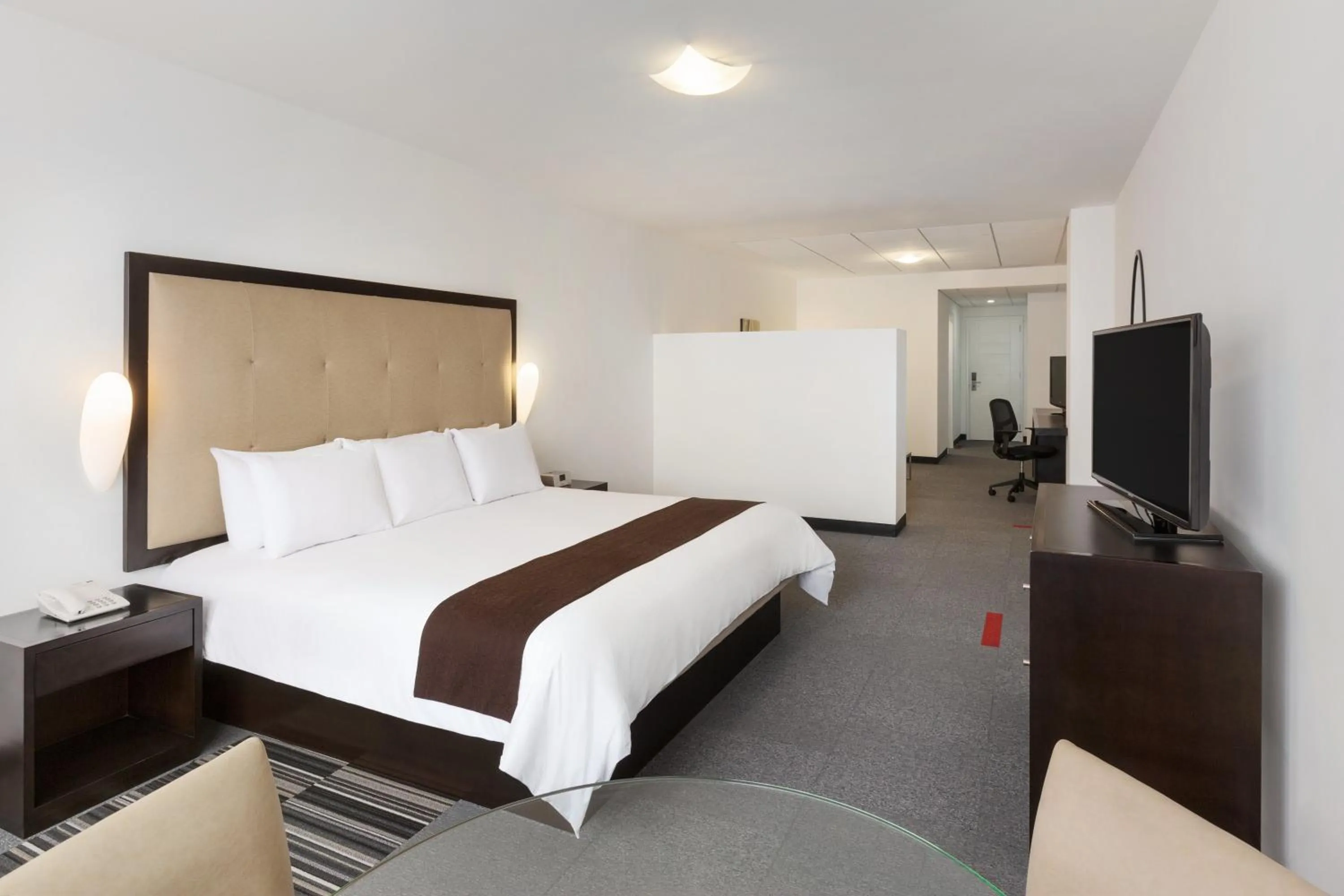 Bed in Wyndham Costa del Sol Lima Airport