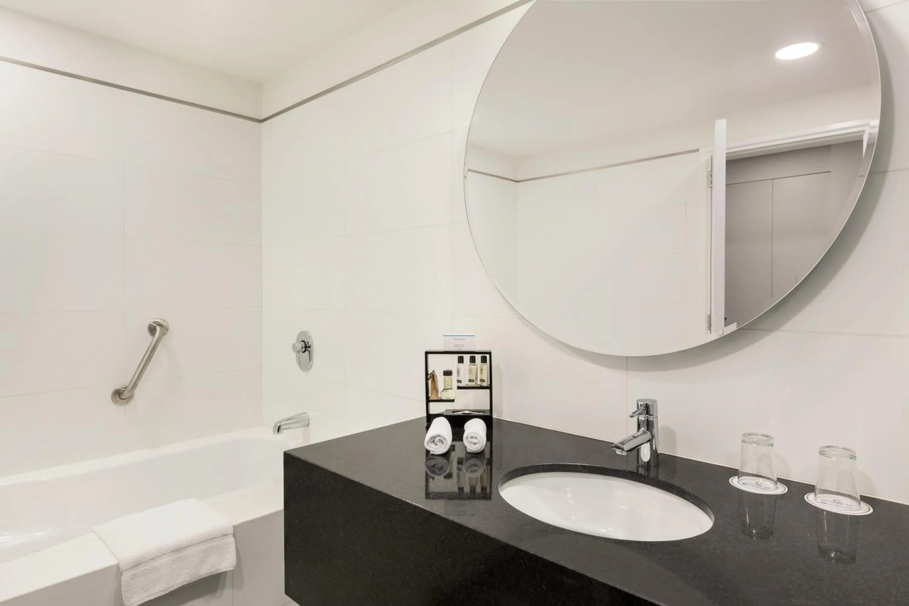 Bathroom in Wyndham Costa del Sol Lima Airport