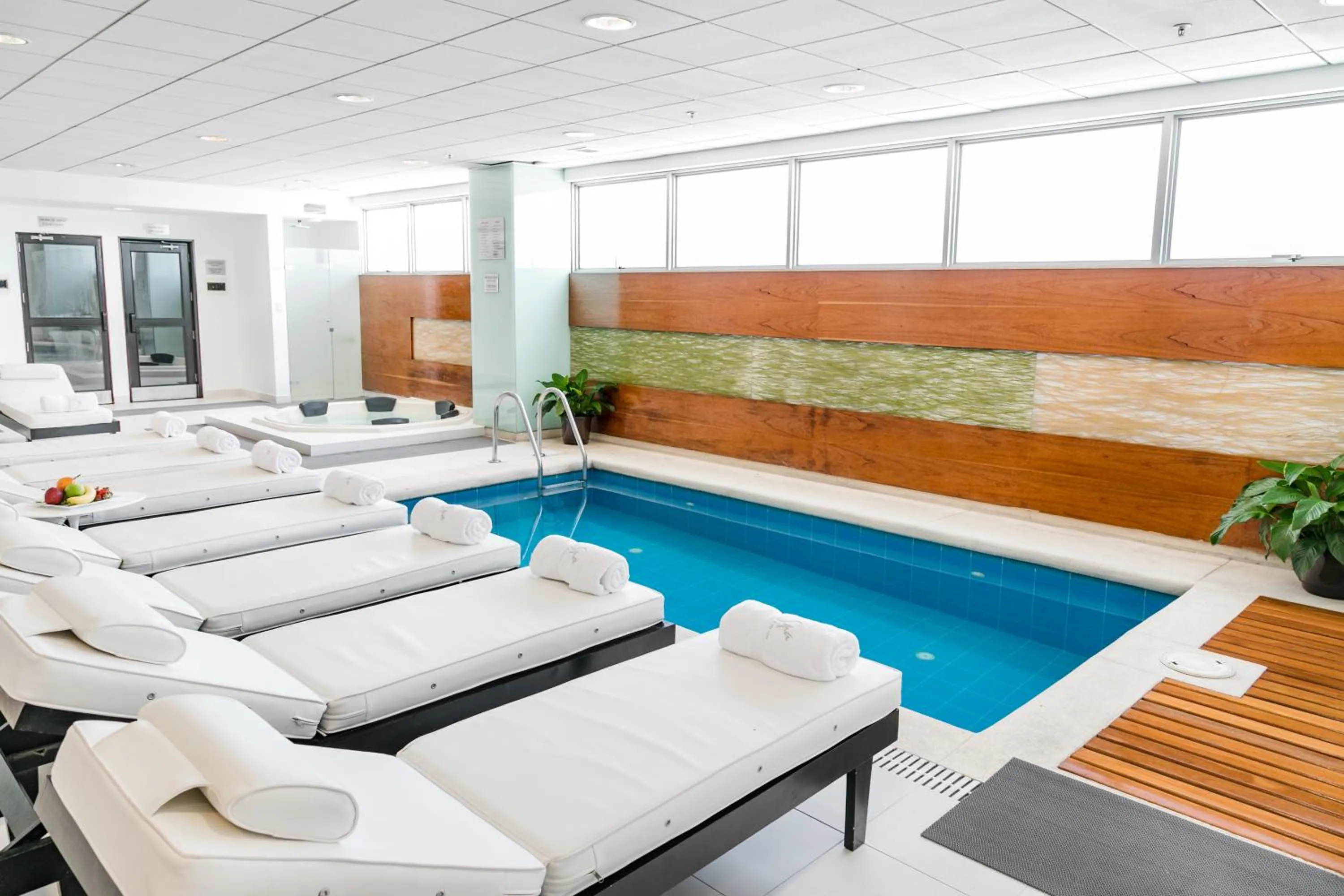 Swimming pool in Wyndham Costa del Sol Lima Airport