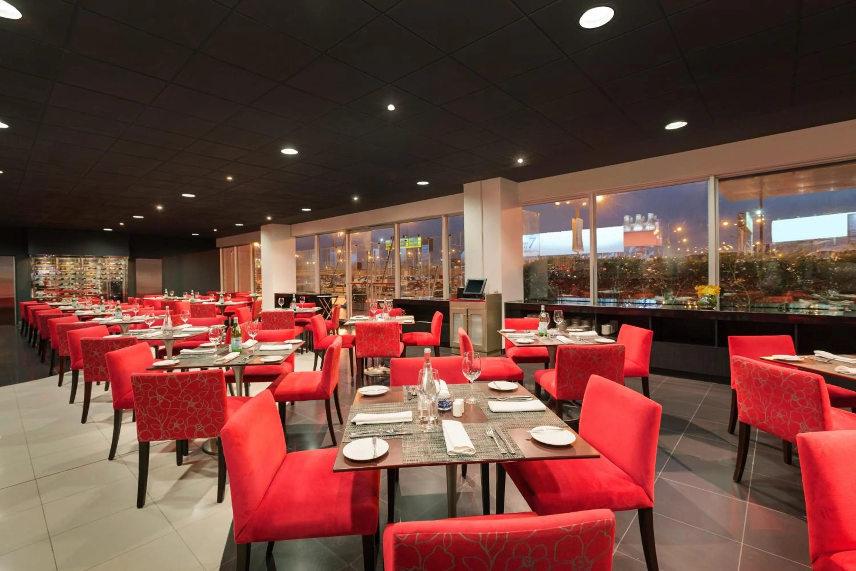 Restaurant/places to eat in Wyndham Costa del Sol Lima Airport