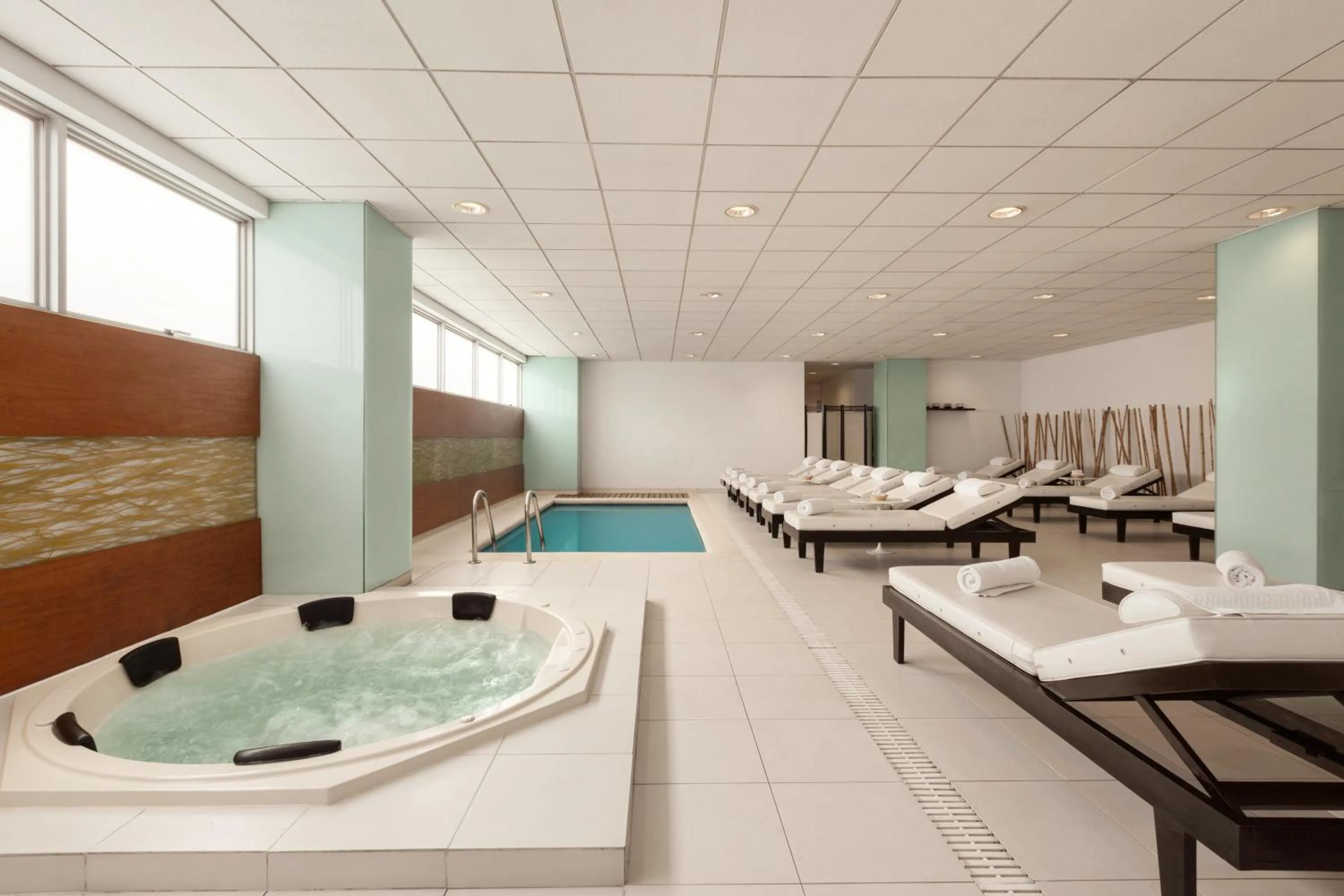 Hot Tub in Wyndham Costa del Sol Lima Airport