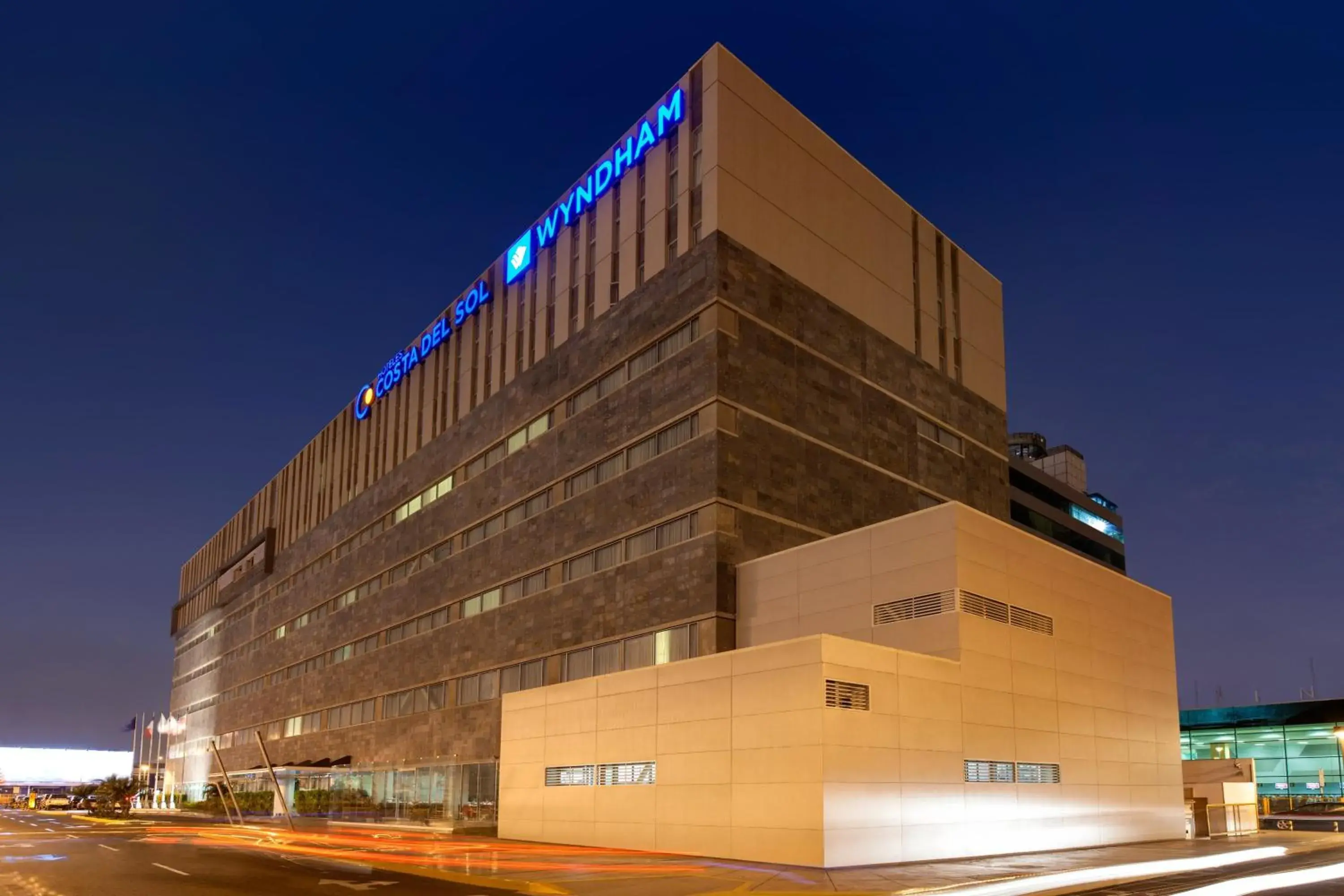 Facade/entrance in Wyndham Costa del Sol Lima Airport Facade/entrance in Wyndham Costa del Sol Lima Airport