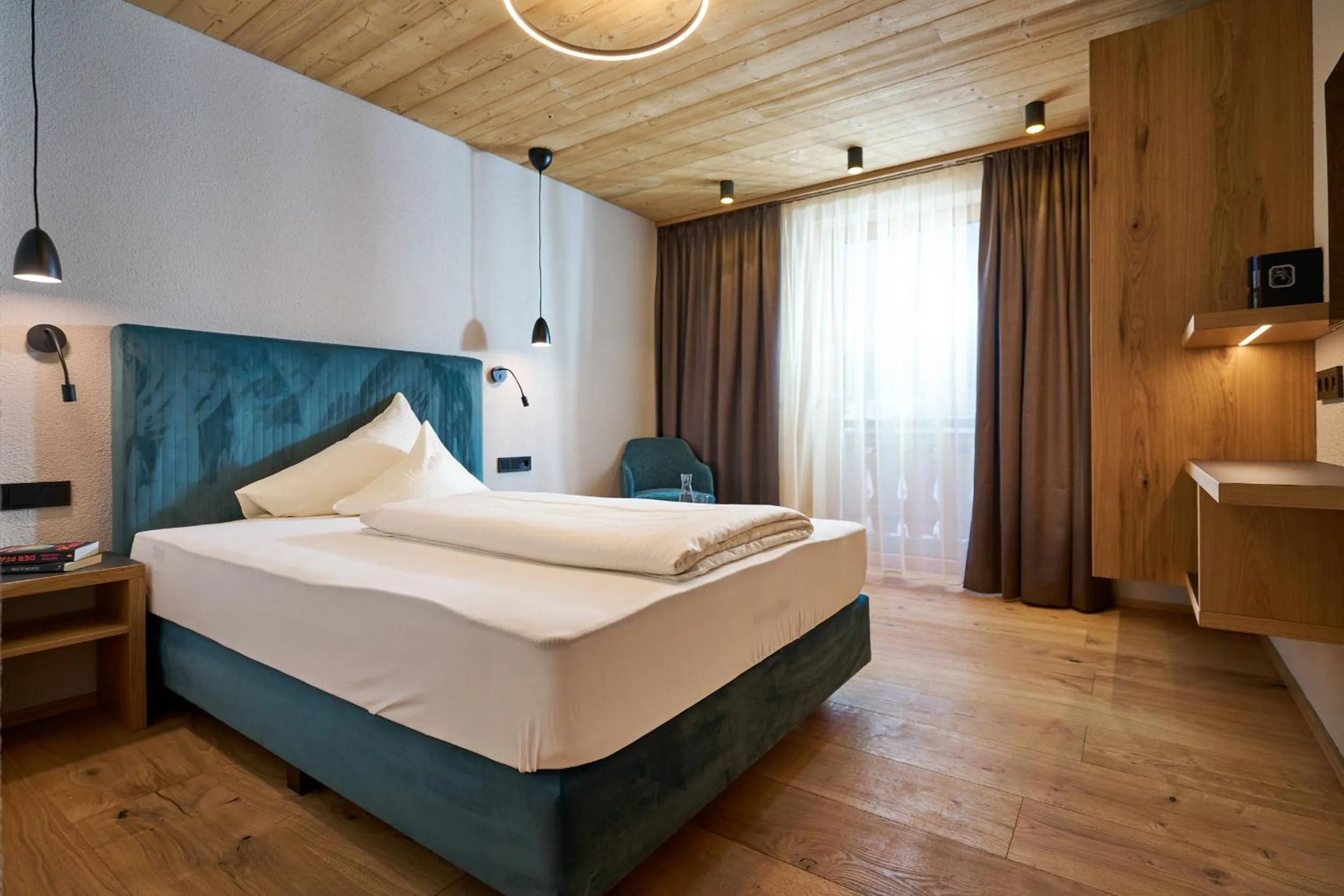 Photo of the whole room, Bed in Hotel Stern