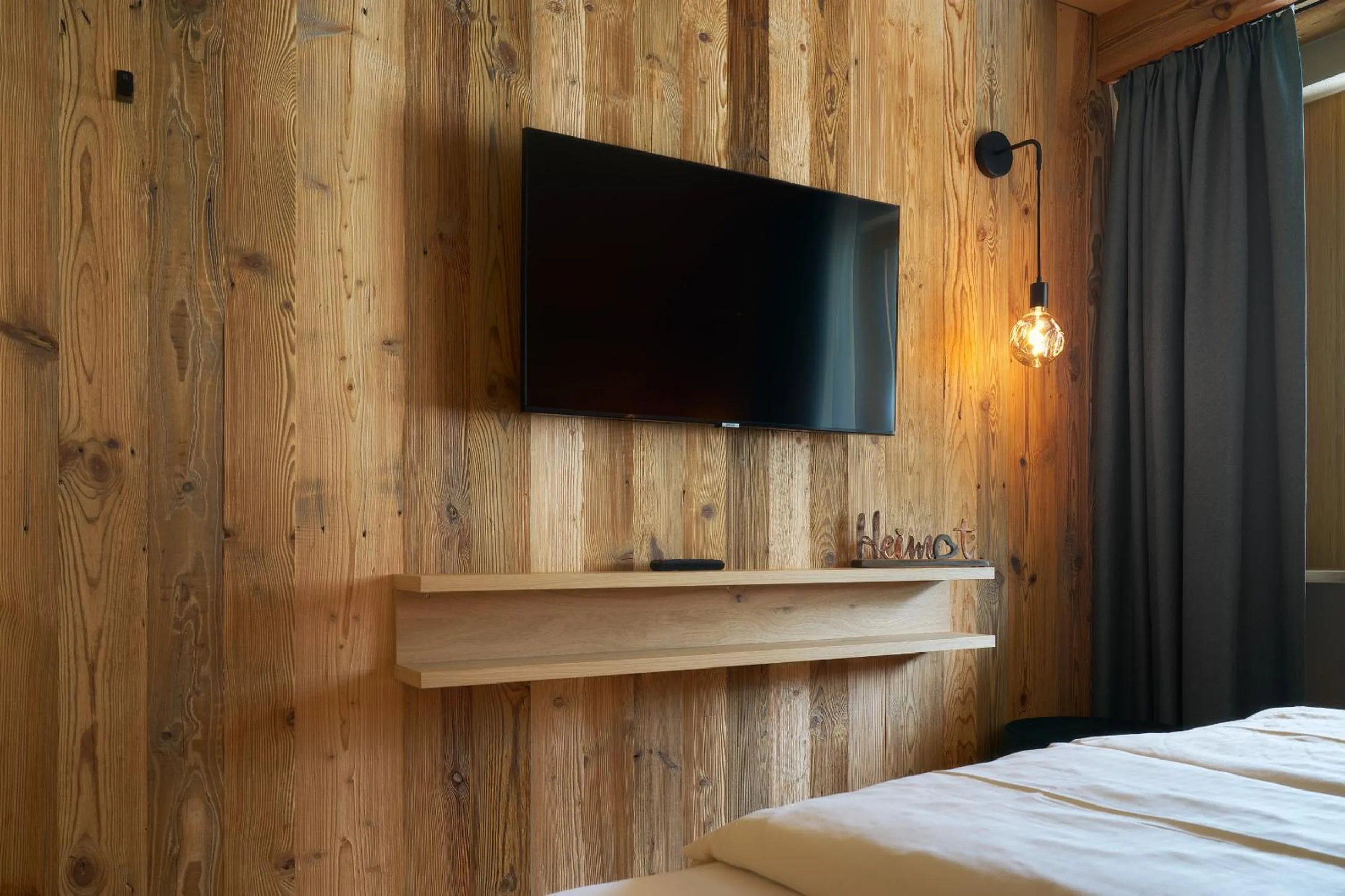 TV and multimedia, Bed in Hotel Stern