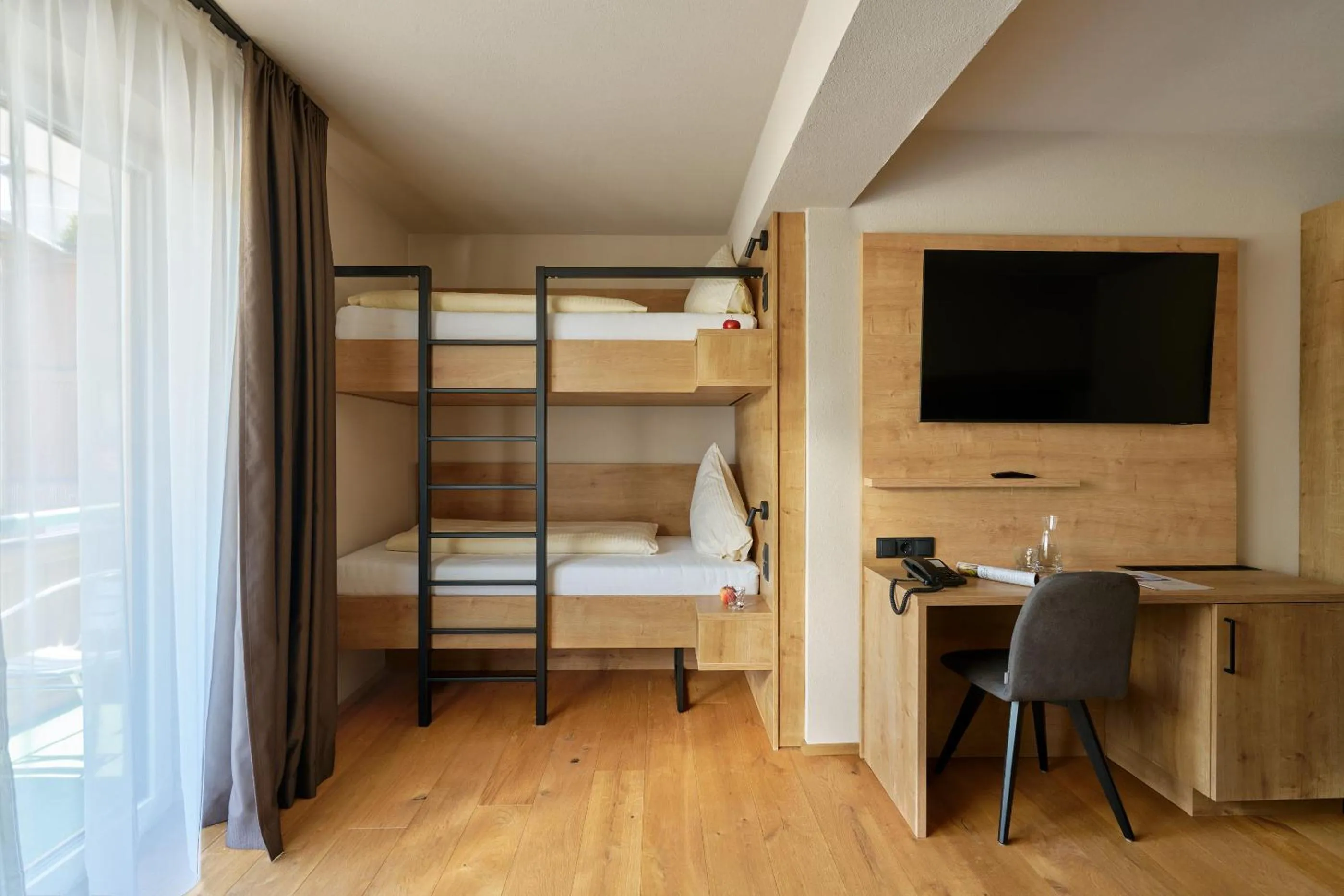 Bedroom, Bed in Hotel Stern