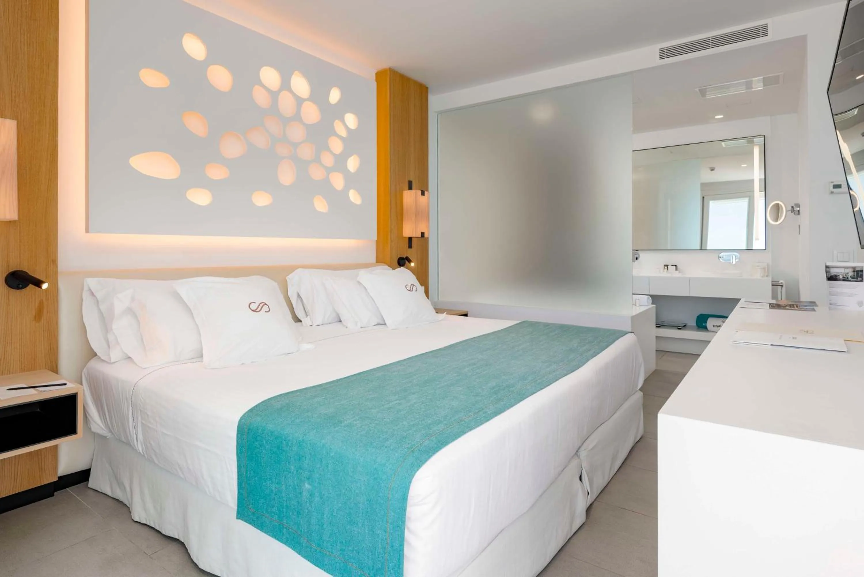 Photo of the whole room, Bed in Royal Hideaway Corales Suites