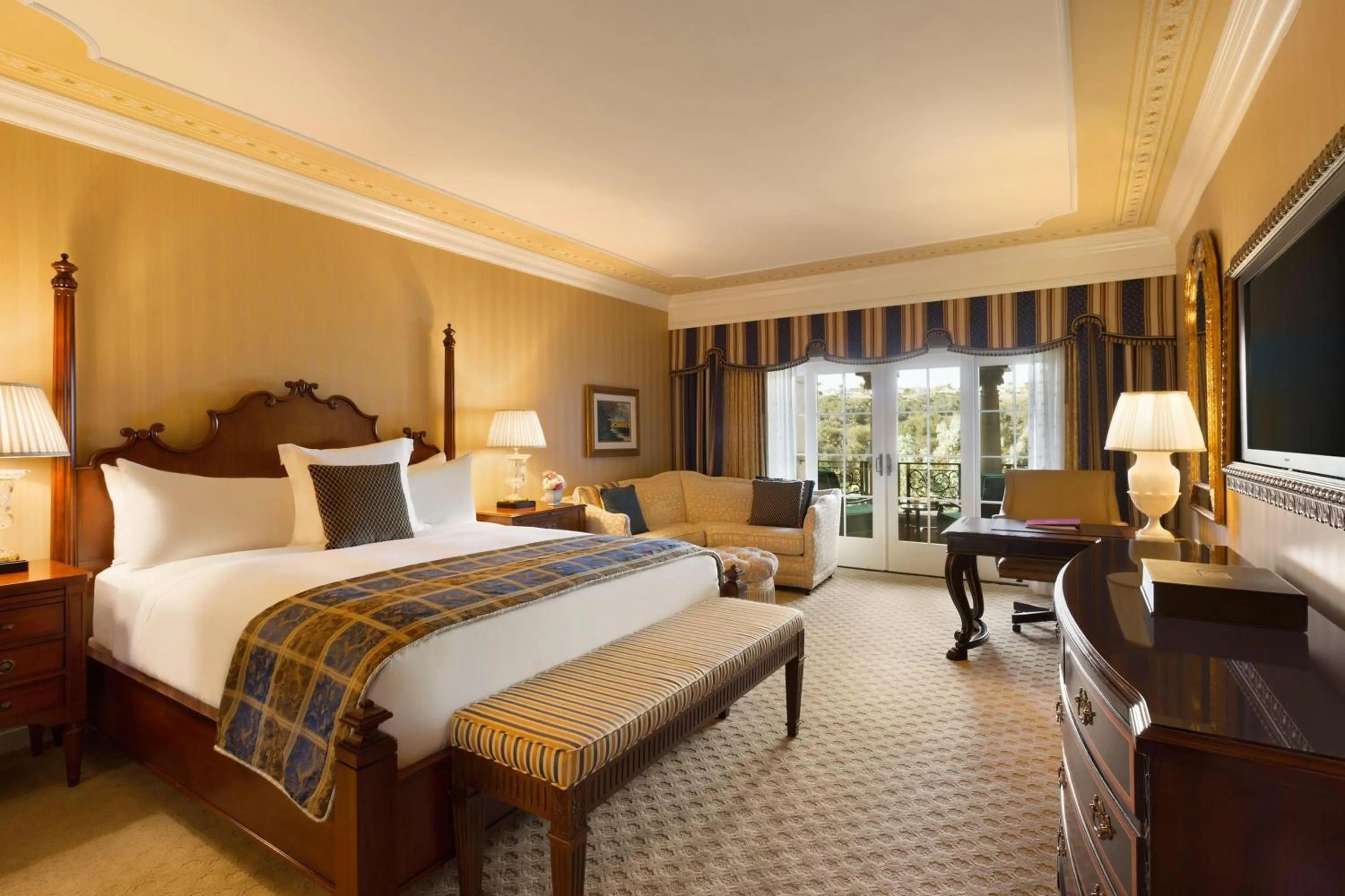 Bedroom, Bed in Fairmont Grand Del Mar