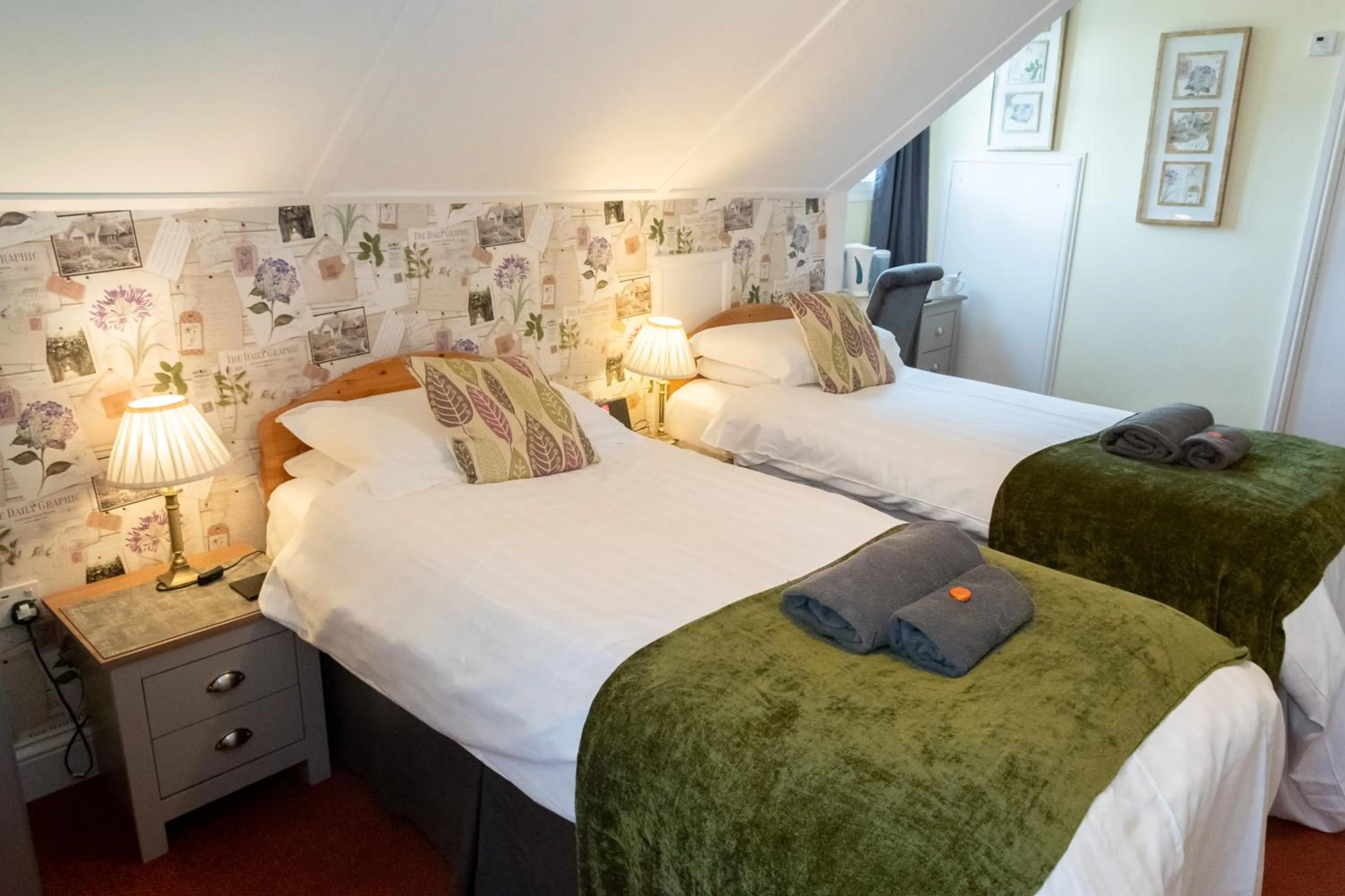 Bedroom, Bed in Beecroft Lodge