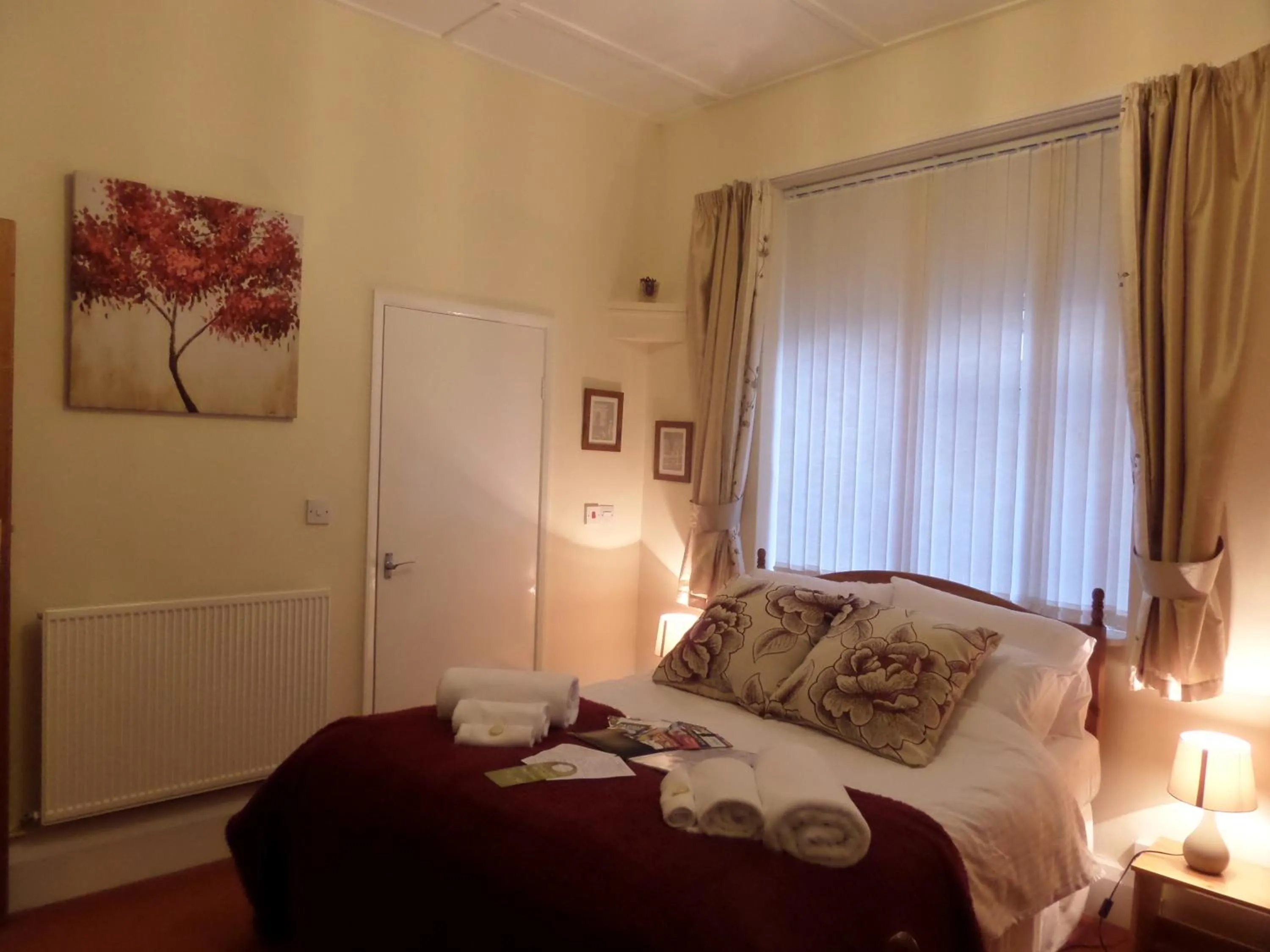 Bedroom, Bed in Beecroft Lodge