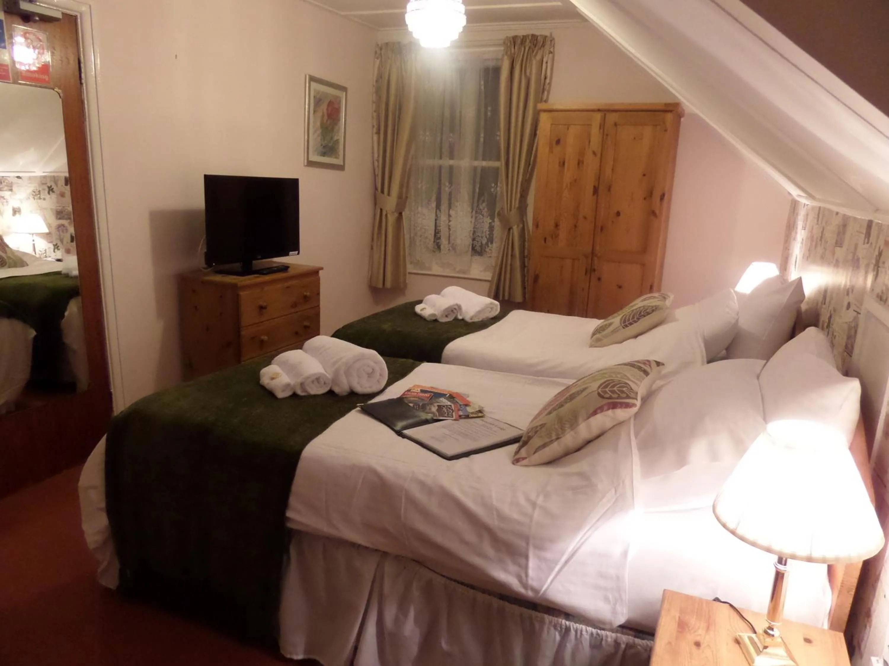 Bedroom, Bed in Beecroft Lodge