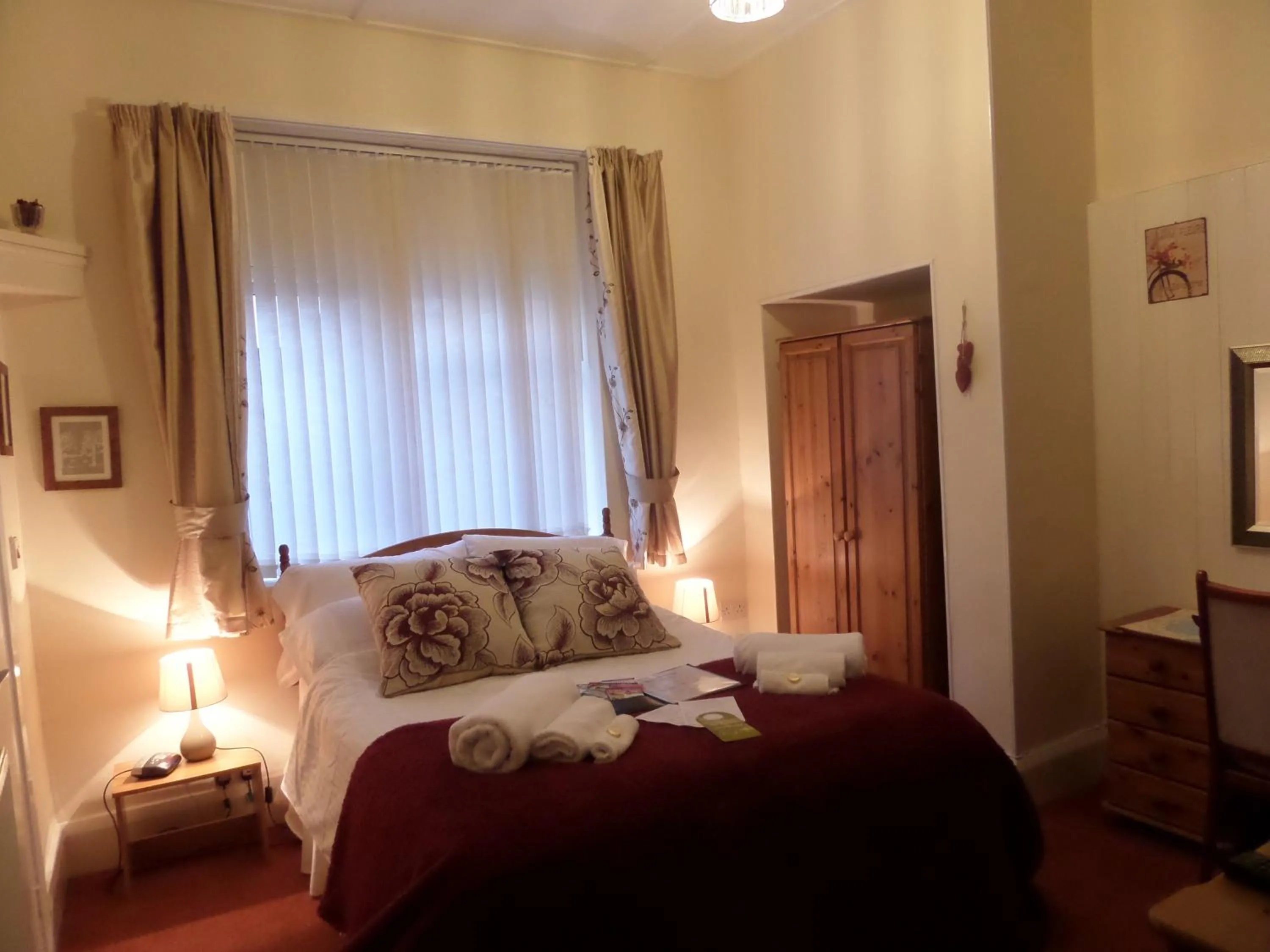 Bedroom, Bed in Beecroft Lodge