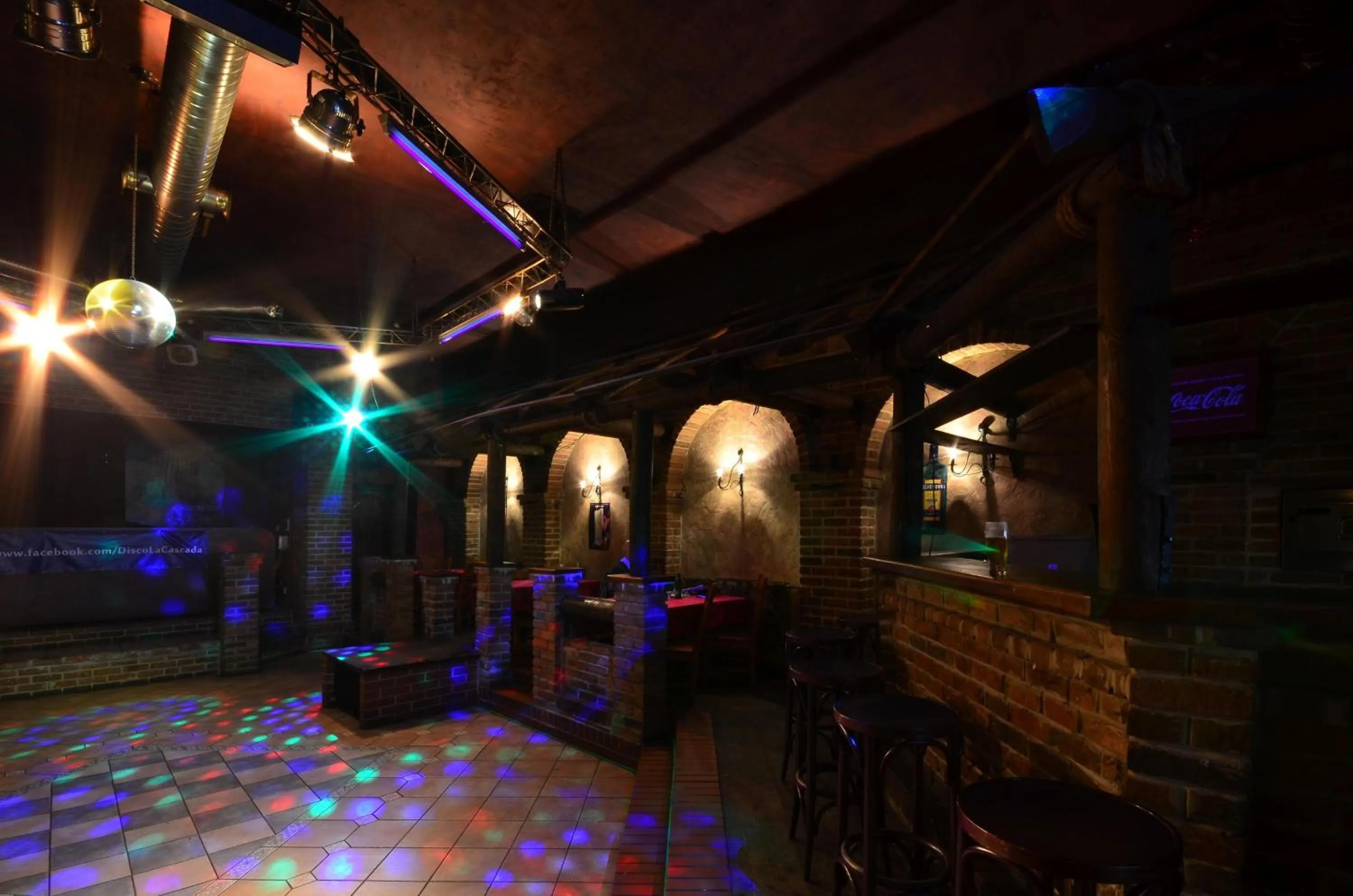 Restaurant/places to eat in Hotel Central