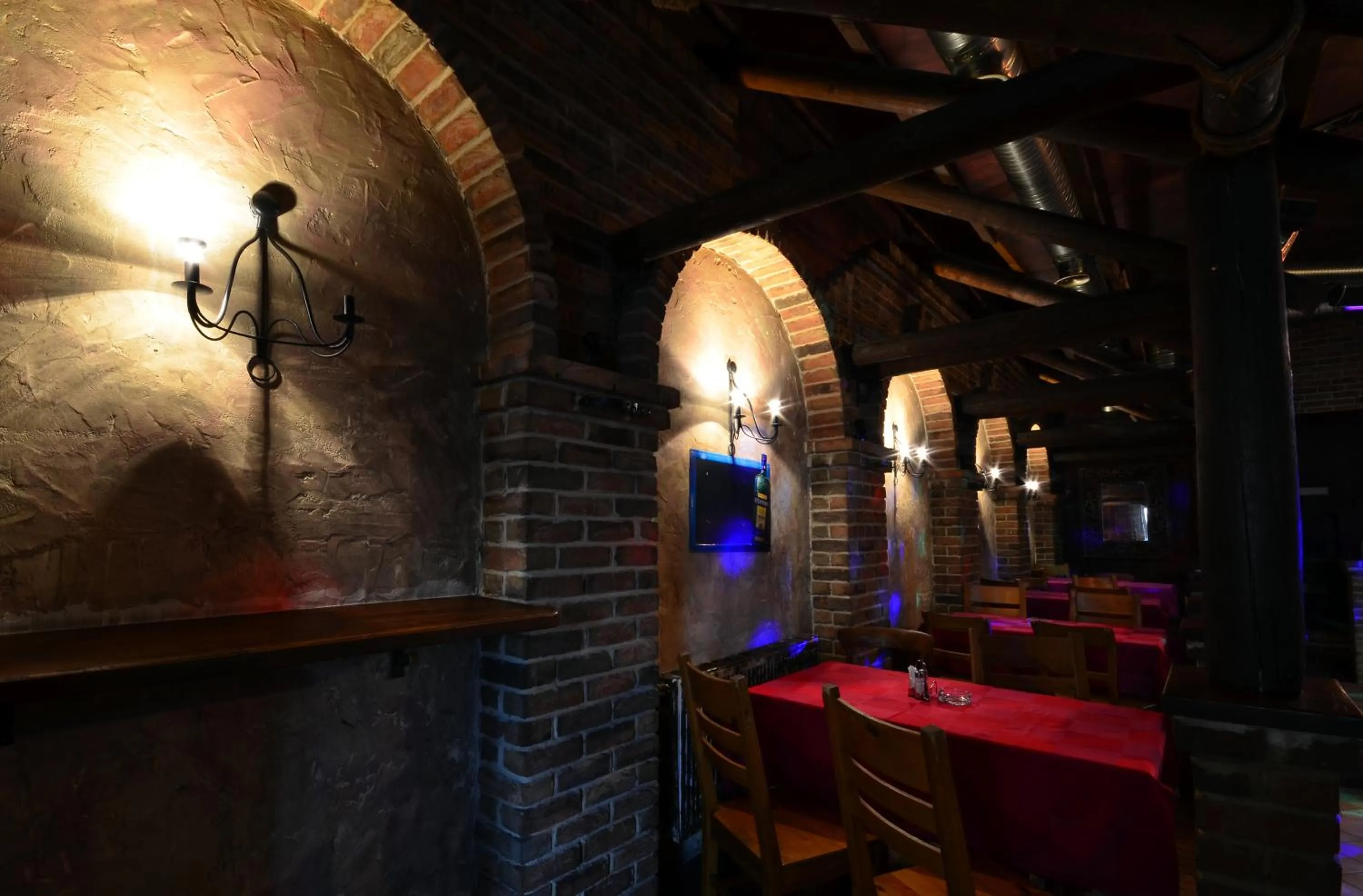 Restaurant/places to eat in Hotel Central