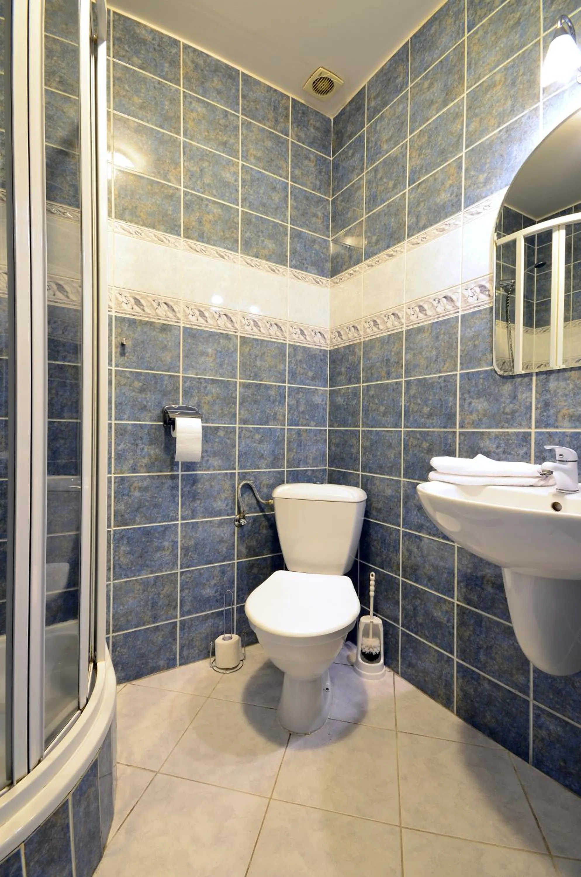 Shower in Hotel Central