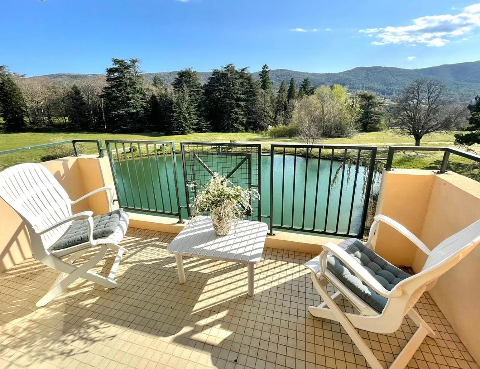 Lake view in Domaine Les Sources de Dieulefit