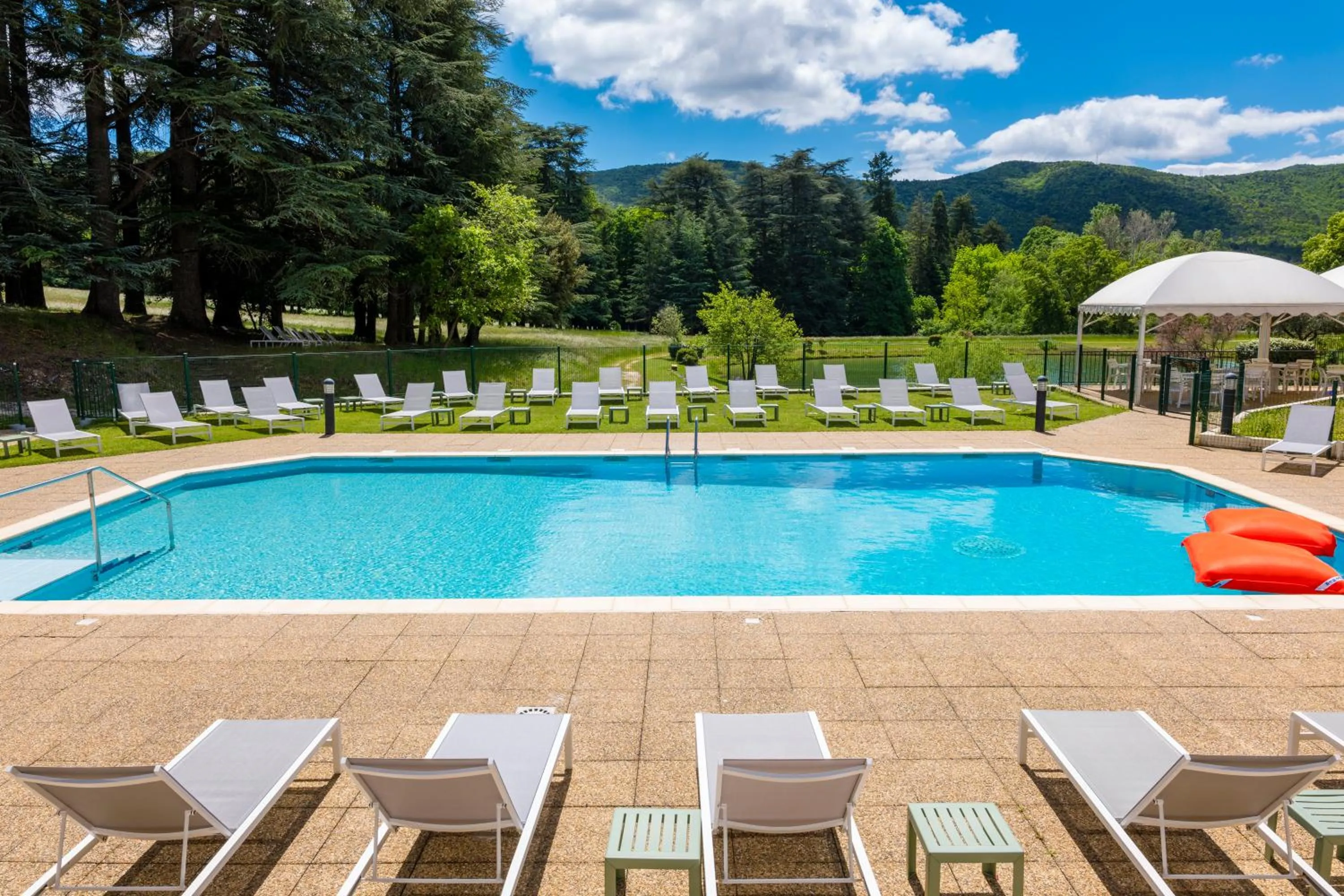 Swimming pool in Domaine Les Sources de Dieulefit