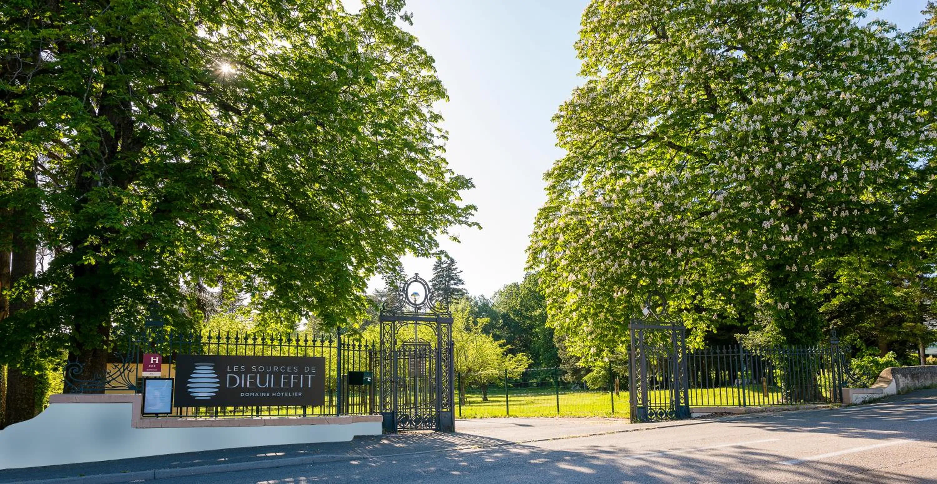 Facade/entrance in Domaine Les Sources de Dieulefit