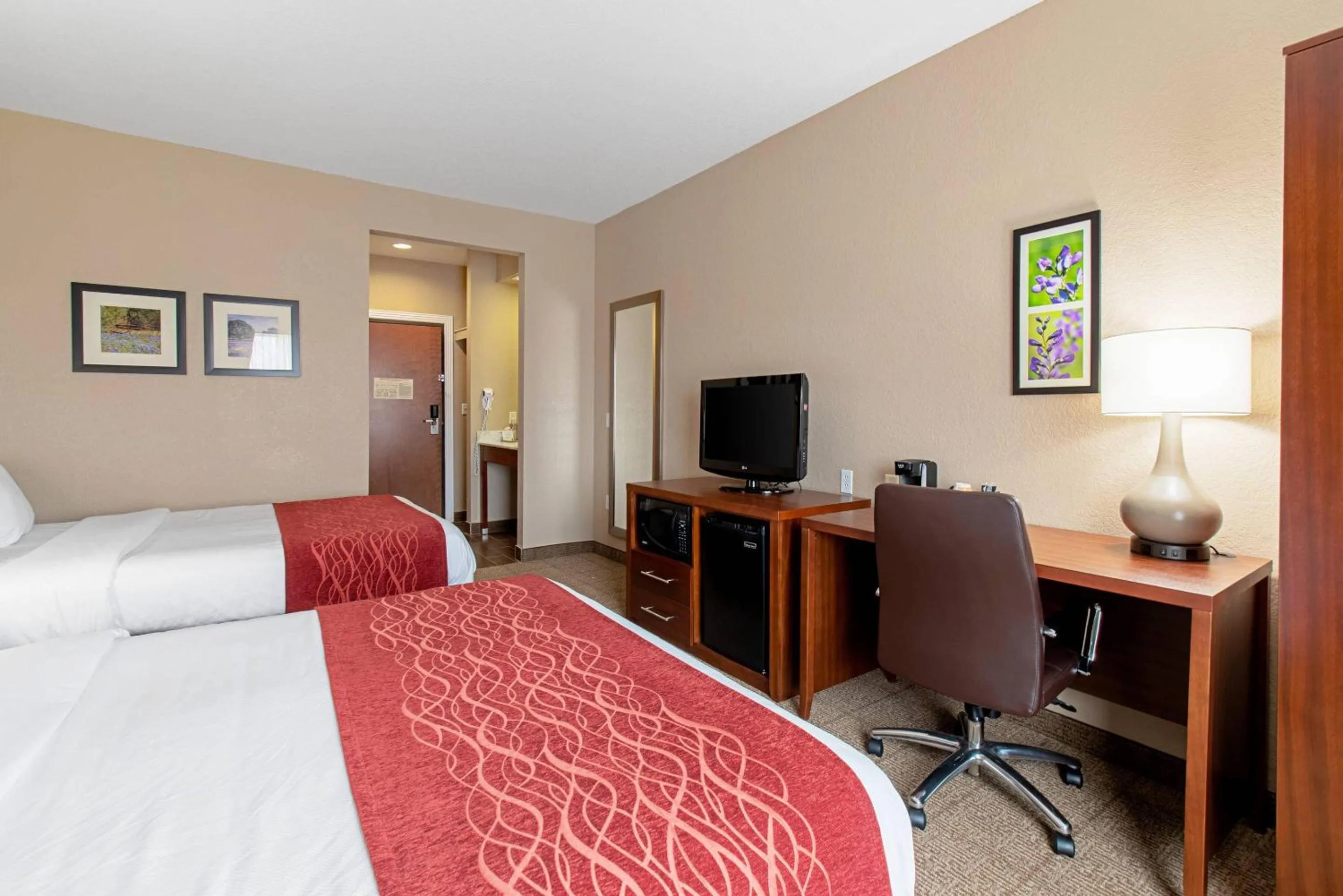 Bedroom, Bed in Comfort Inn & Suites Fredericksburg