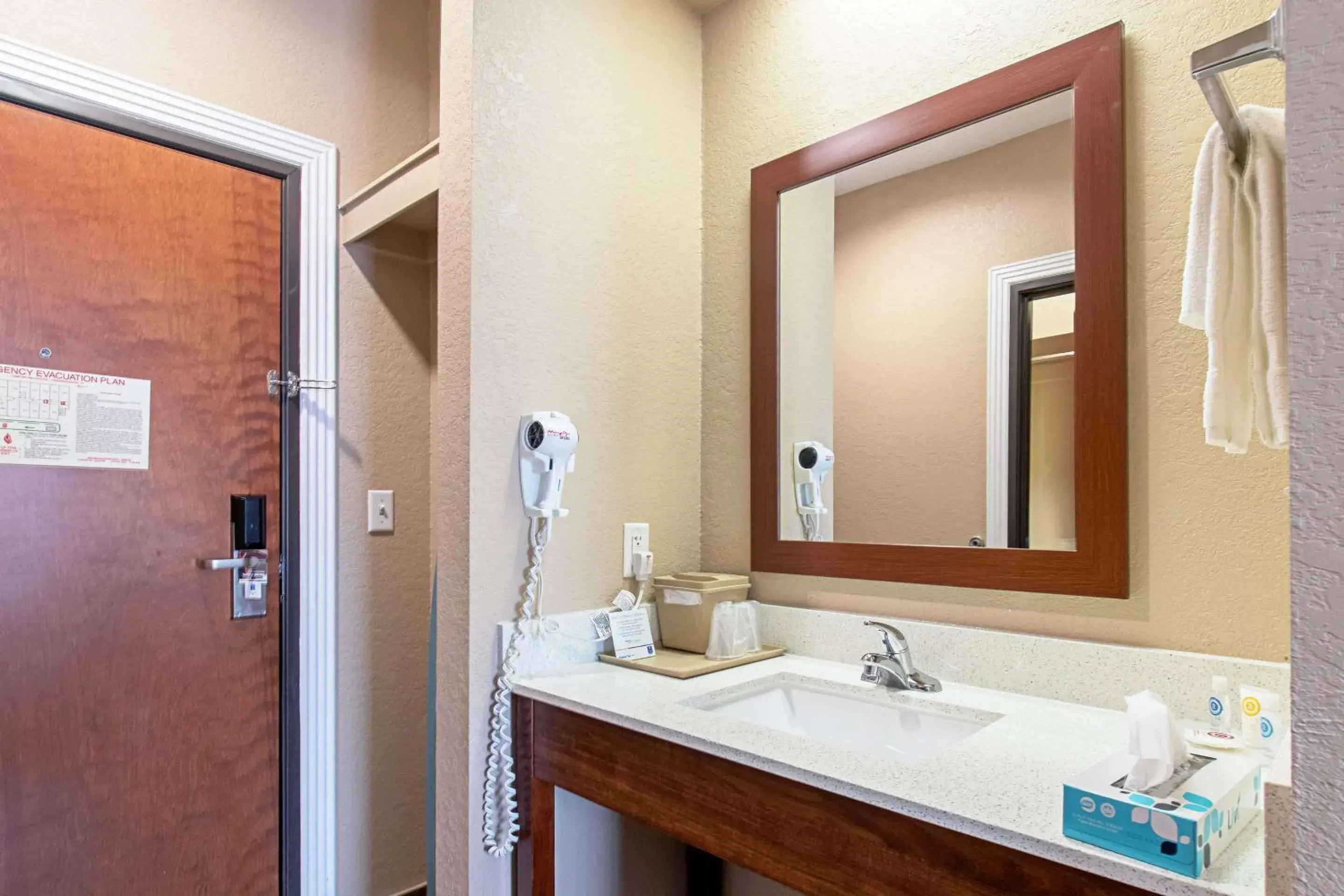 King Room with Kitchenette - Non-Smoking in Comfort Inn & Suites and Suites Fredericksburg King Room with Kitchenette - Non-Smoking in Comfort Inn & Suites and Suites Fredericksburg