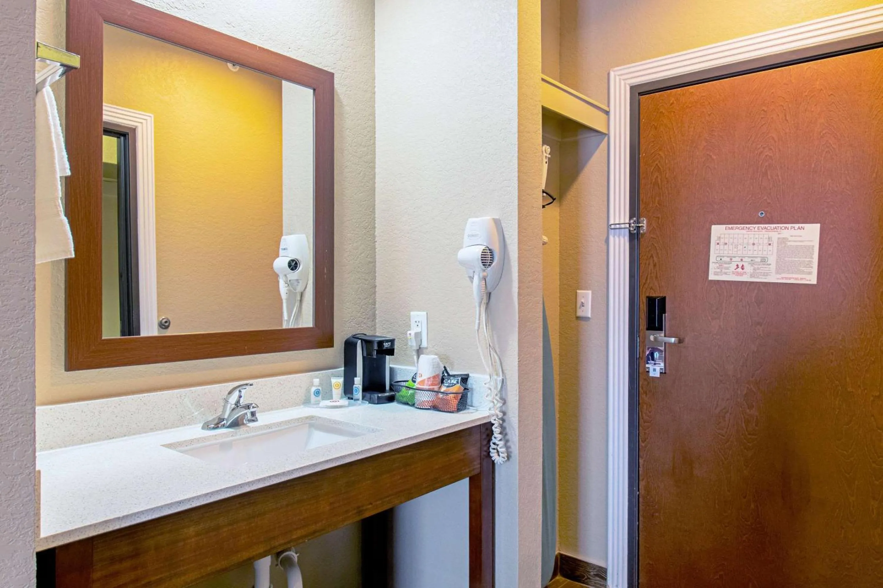 Bathroom in Comfort Inn & Suites and Suites Fredericksburg