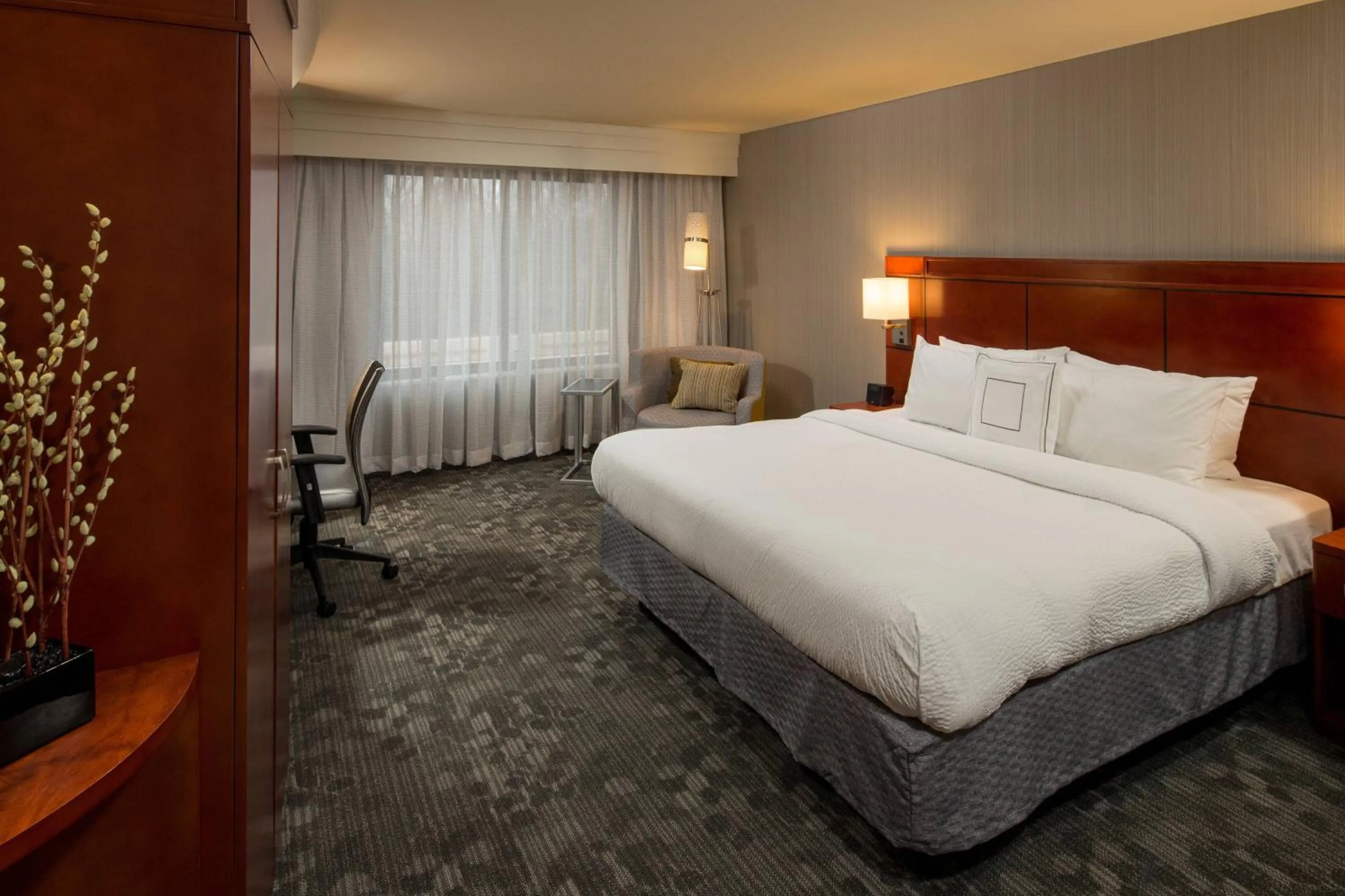 Photo of the whole room, Bed in Courtyard by Marriott Lafayette