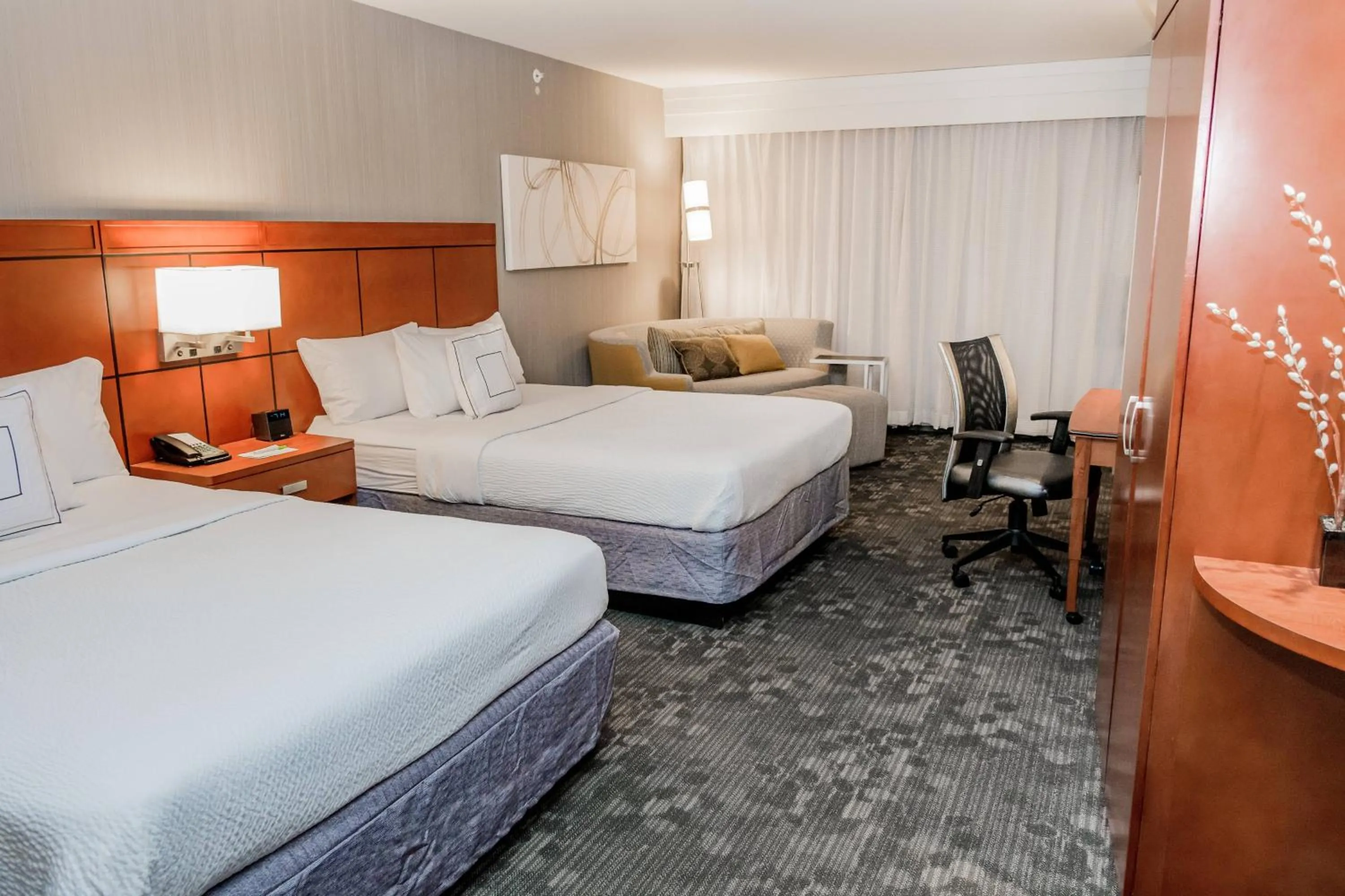 Photo of the whole room, Bed in Courtyard by Marriott Lafayette