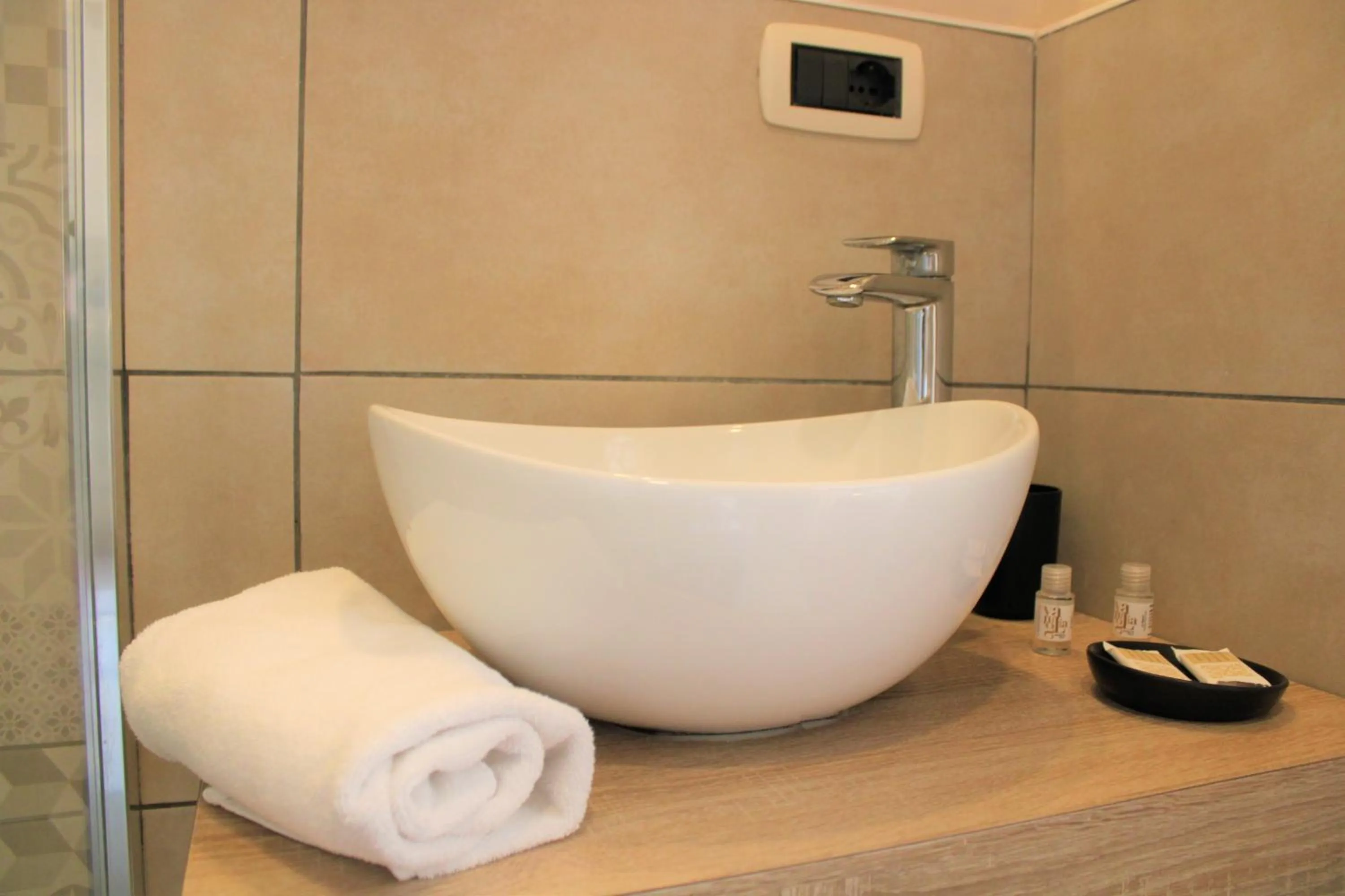 Bathroom in De Gasperi 55 - By Pera Rooms Collection