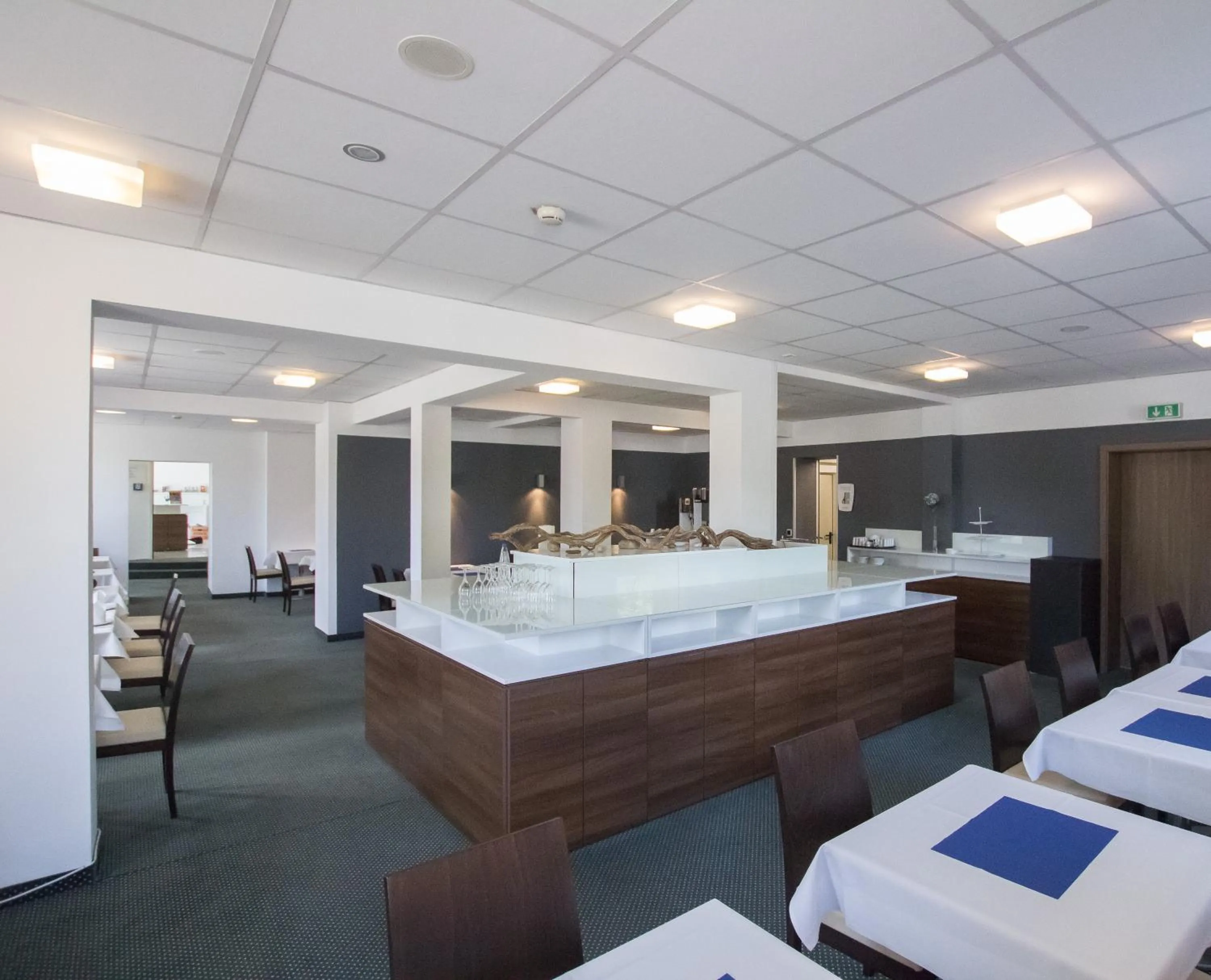 Buffet breakfast, Bed in Hotel City Oase Lb