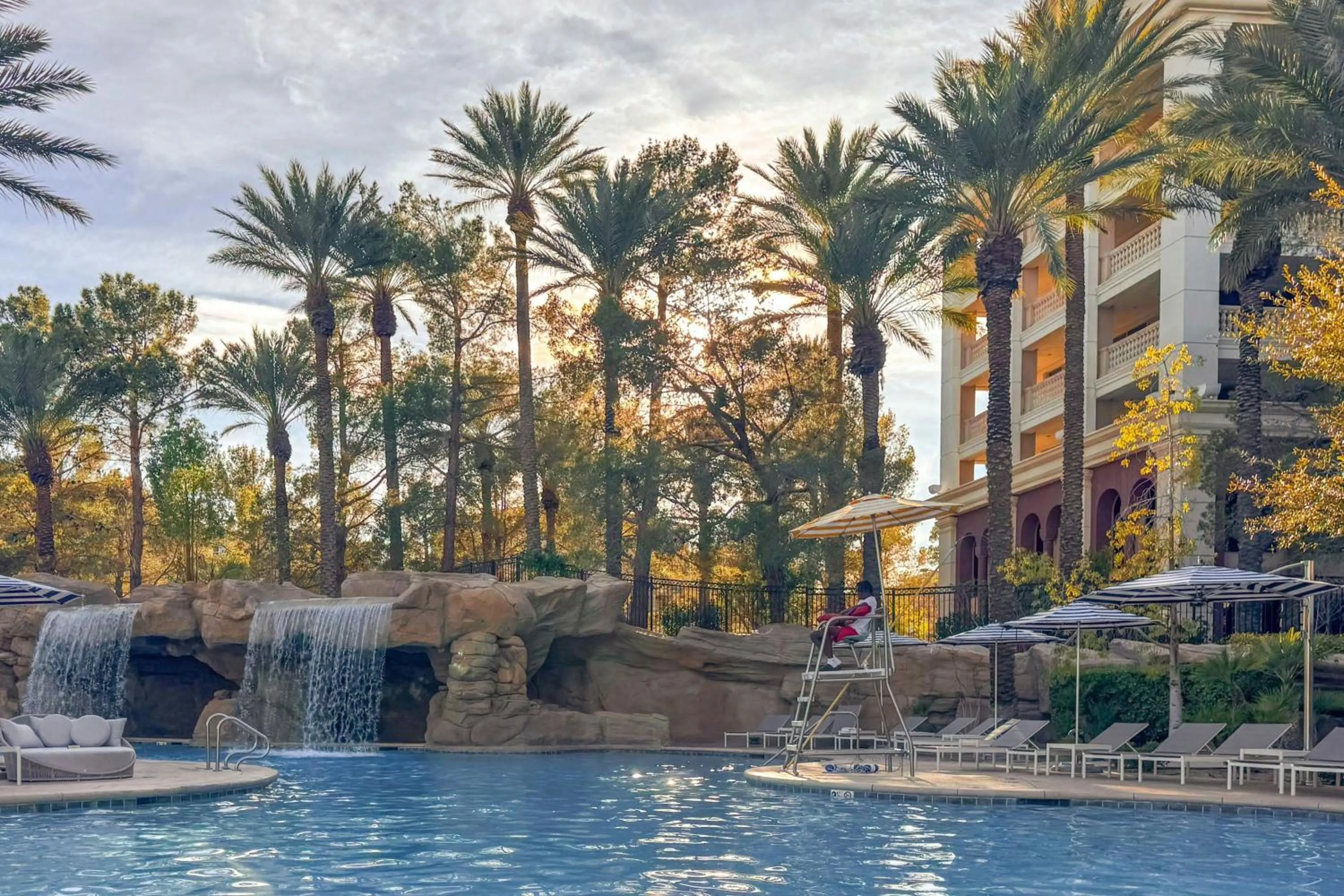 Swimming pool in JW Marriott Las Vegas Resort & Spa
