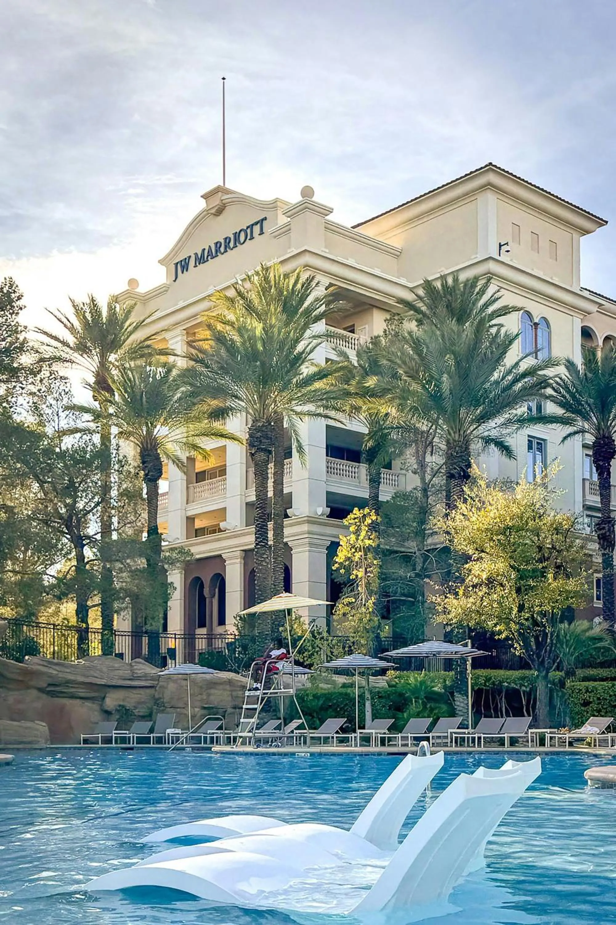 Swimming pool in JW Marriott Las Vegas Resort & Spa