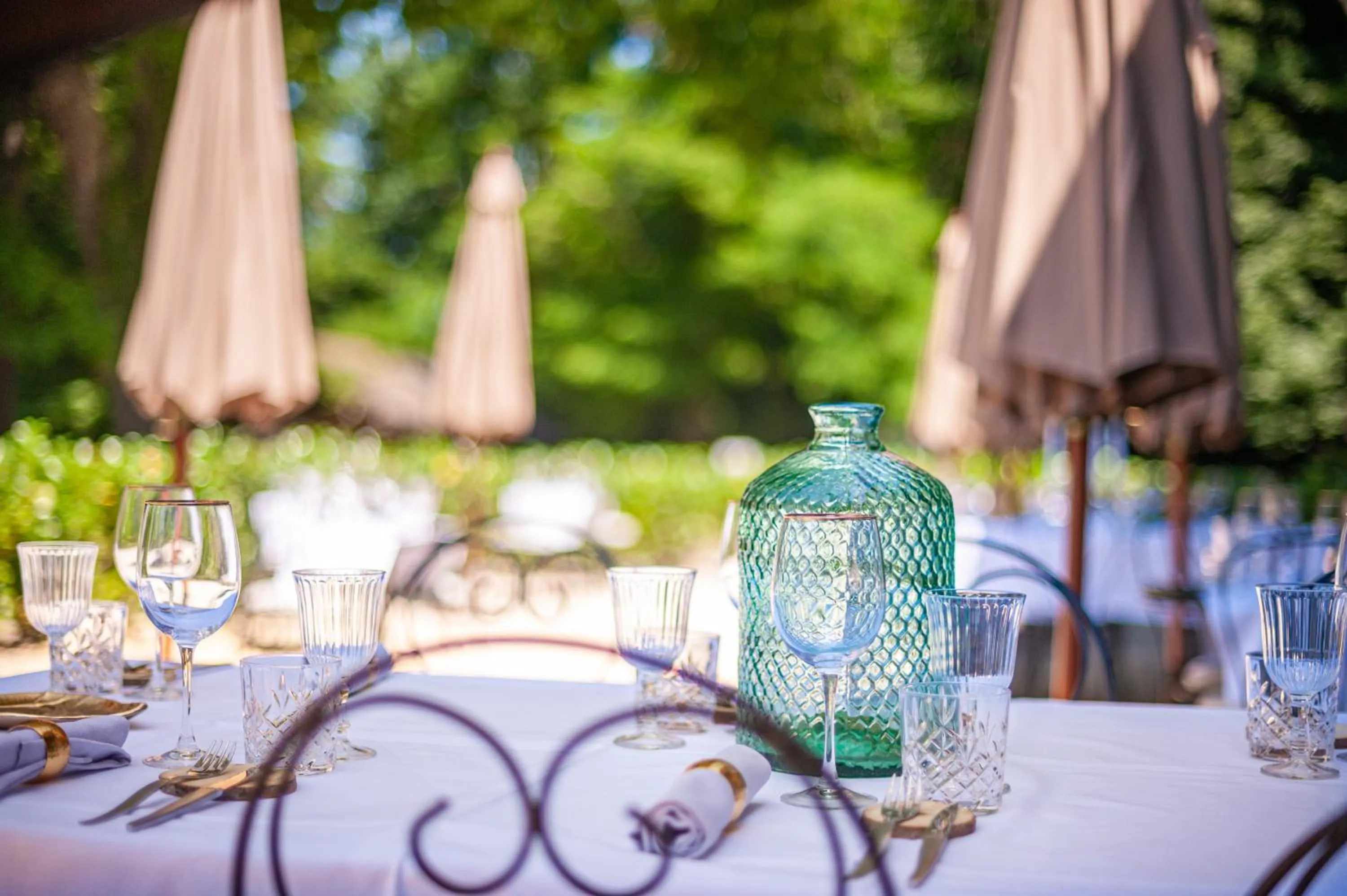 Patio in Chateau des Ayes - Chambres & suites