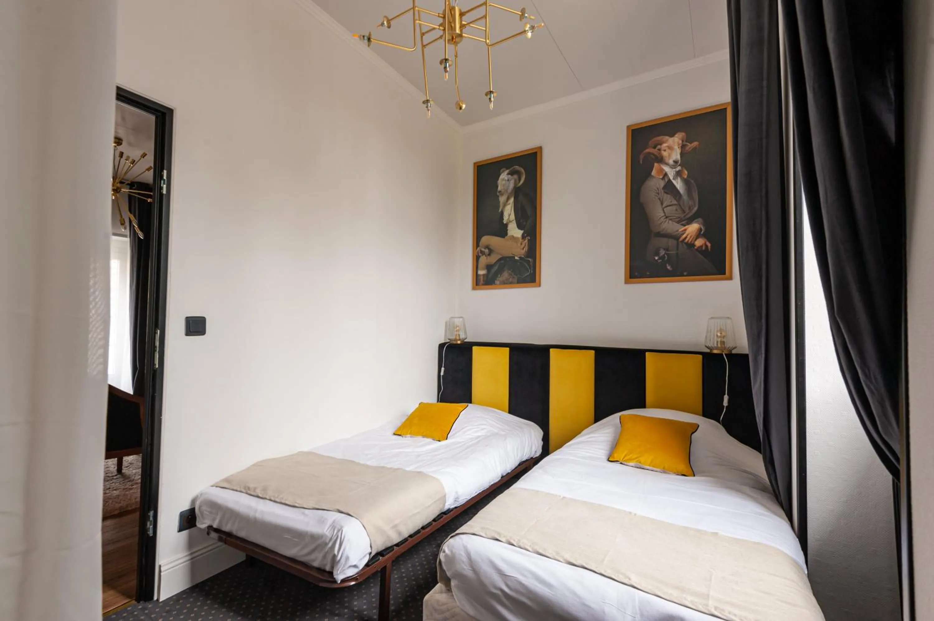 Bed in Chateau des Ayes - Chambres & suites