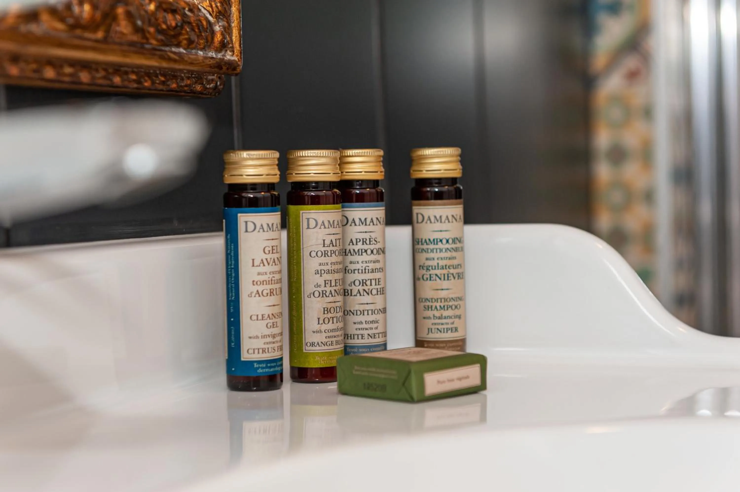 Bed in Chateau des Ayes - Chambres & suites