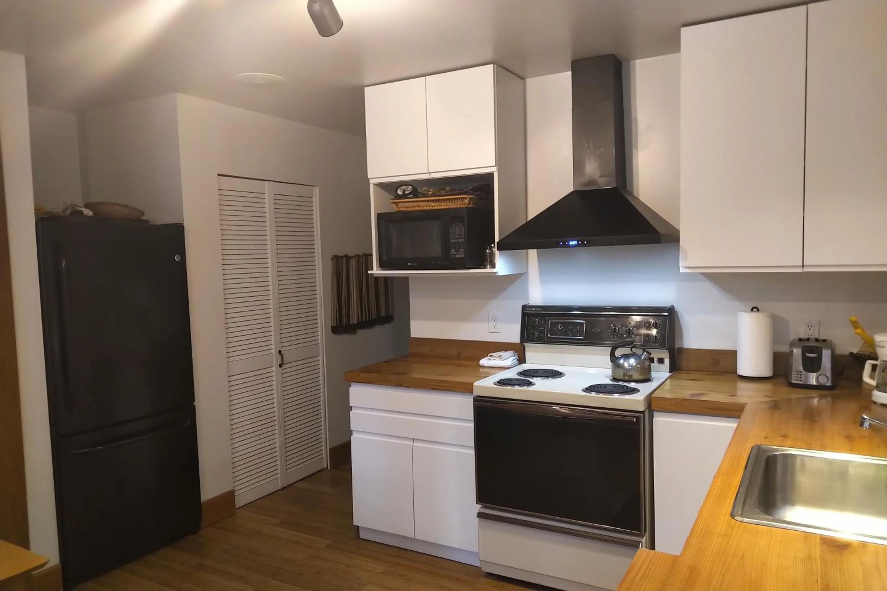 Kitchen or kitchenette in The Cabin at Moon Dance