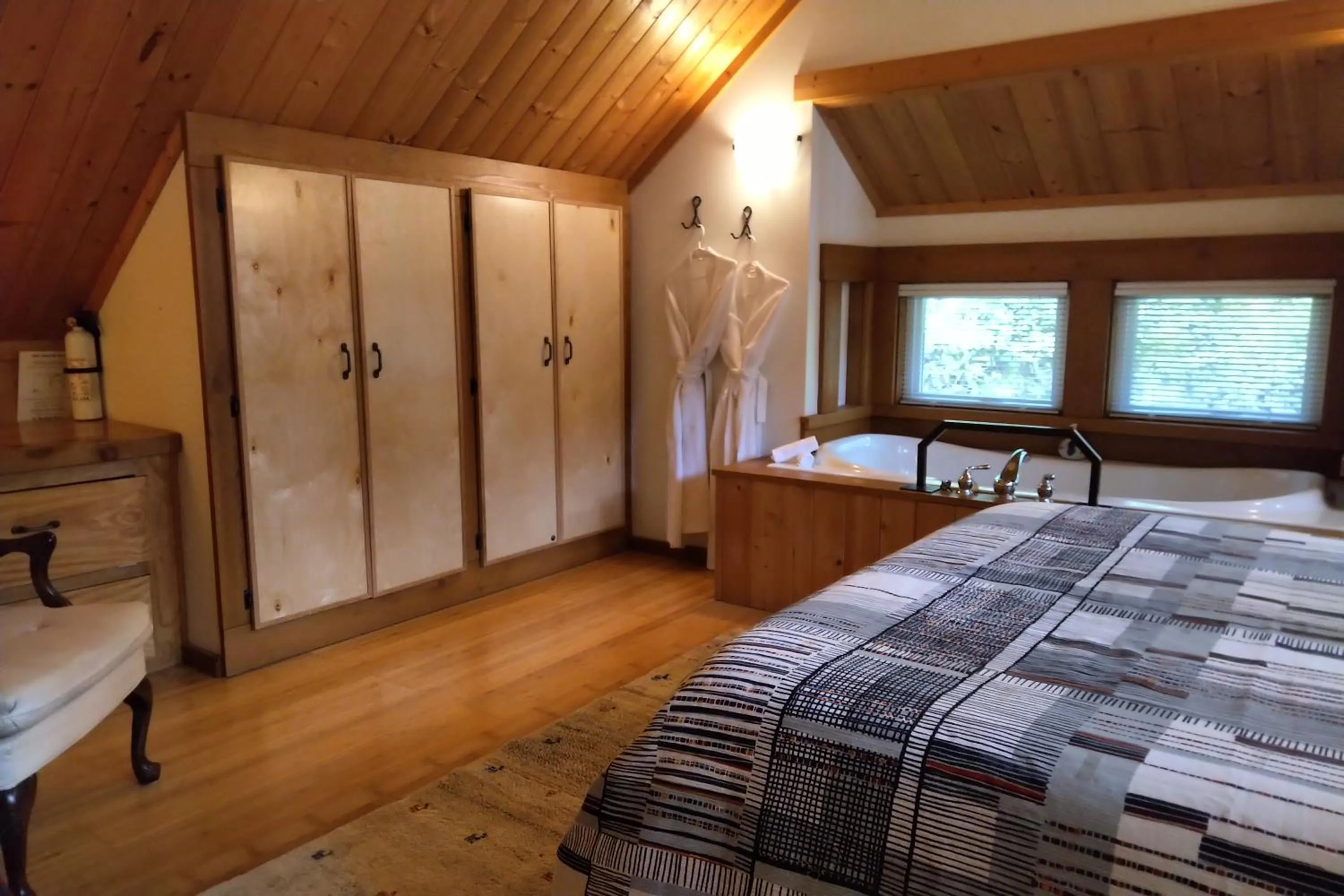 Bedroom, Bed in The Cabin at Moon Dance