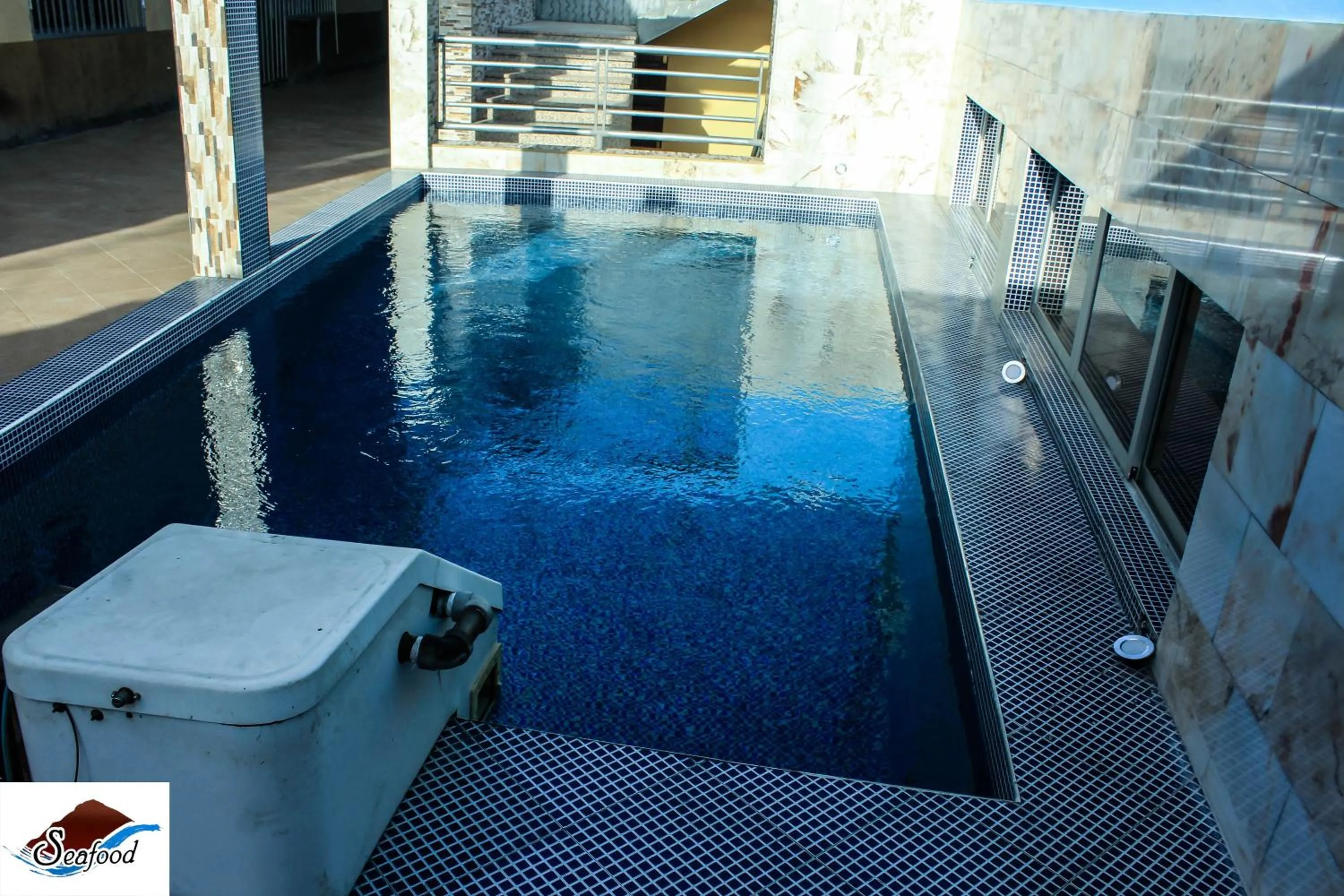 Swimming pool in Hotel Ocean View & Restaurante Seafood