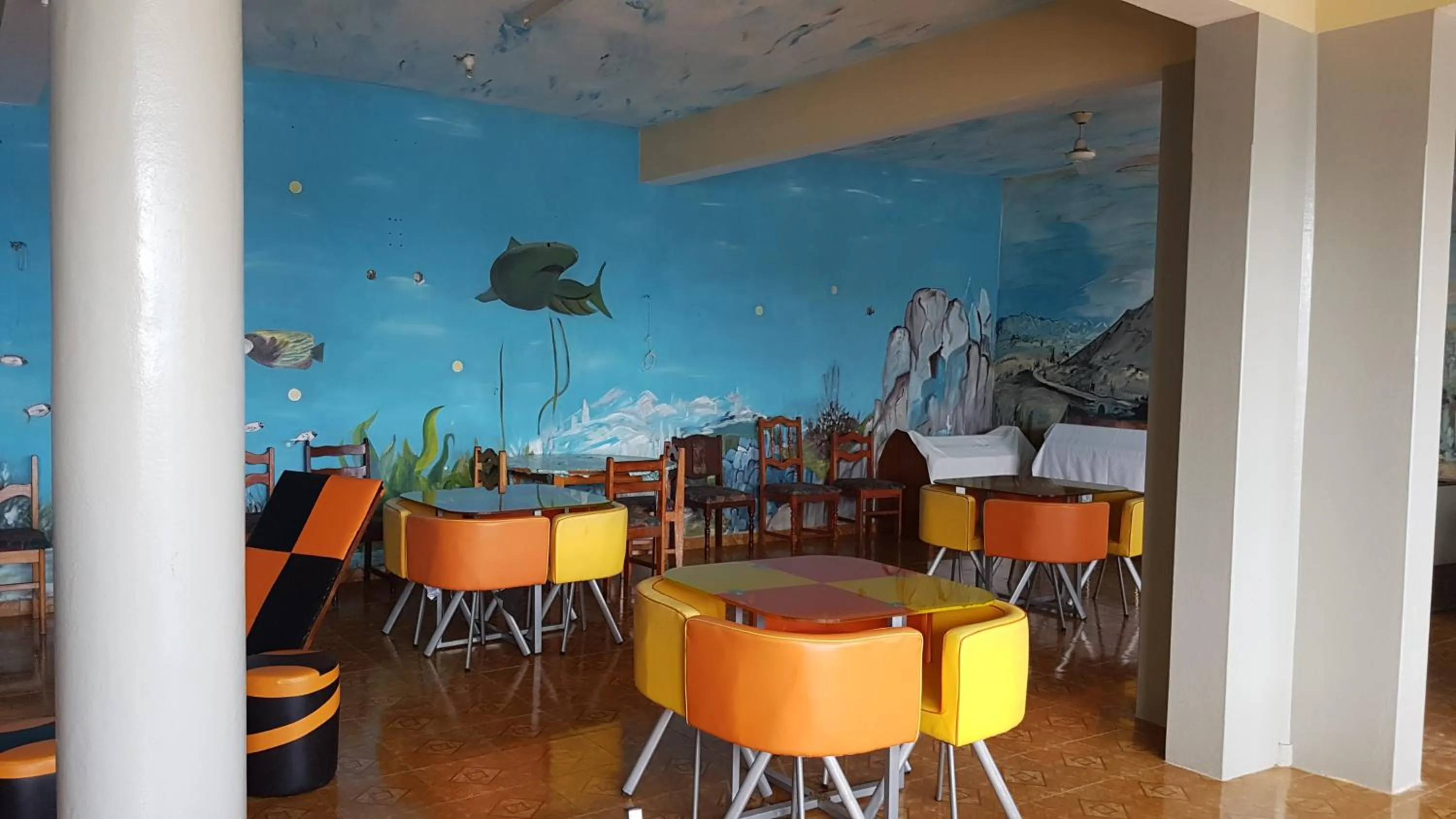 Communal lounge/ TV room in Hotel Ocean View & Restaurante Seafood
