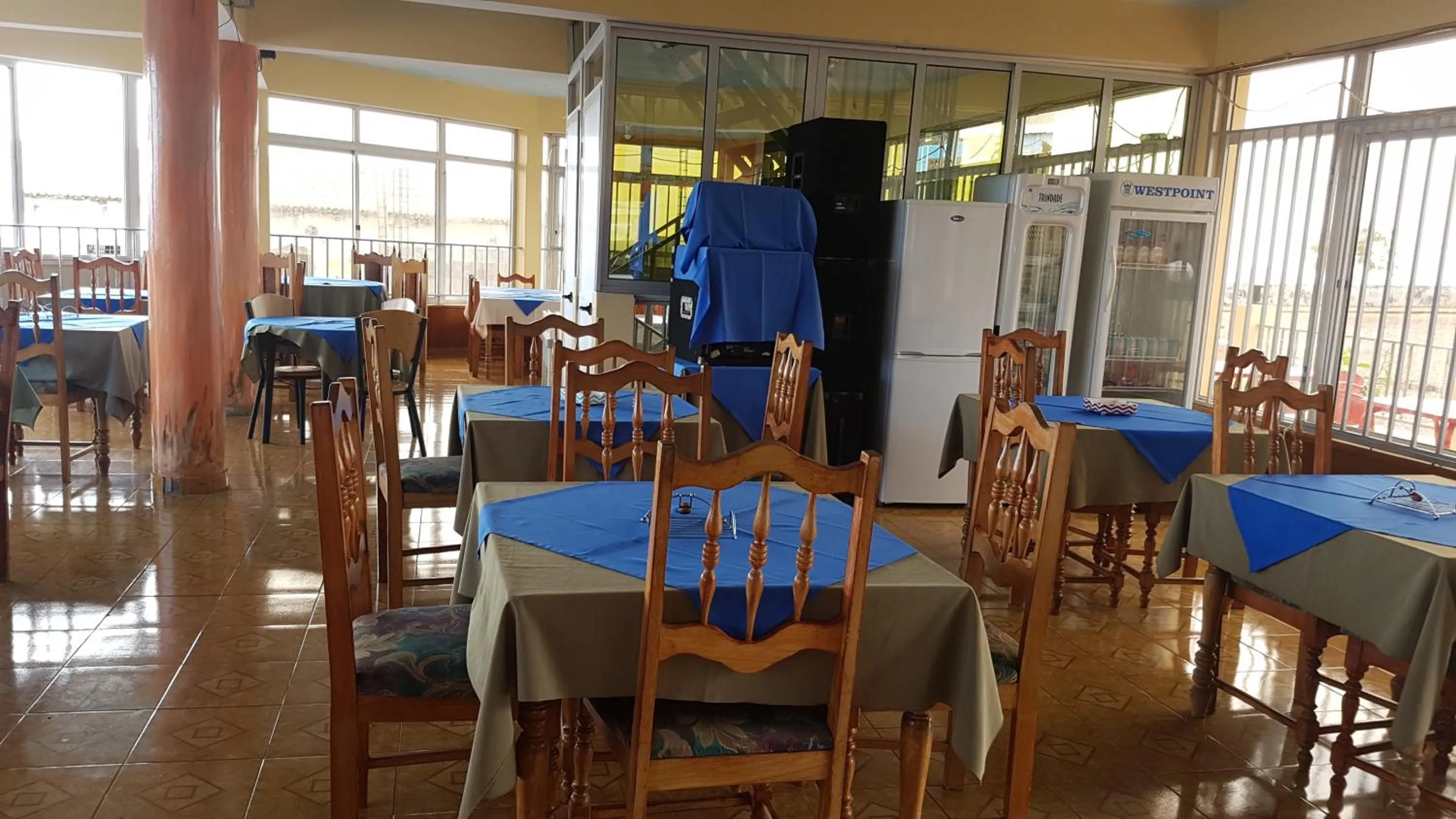 Restaurant/places to eat in Hotel Ocean View & Restaurante Seafood