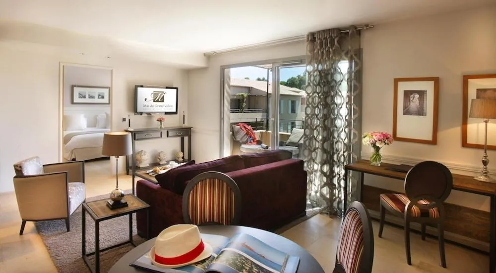 Bedroom in Résidence Hôtelière 4 étoiles Les Mas du Grand Vallon