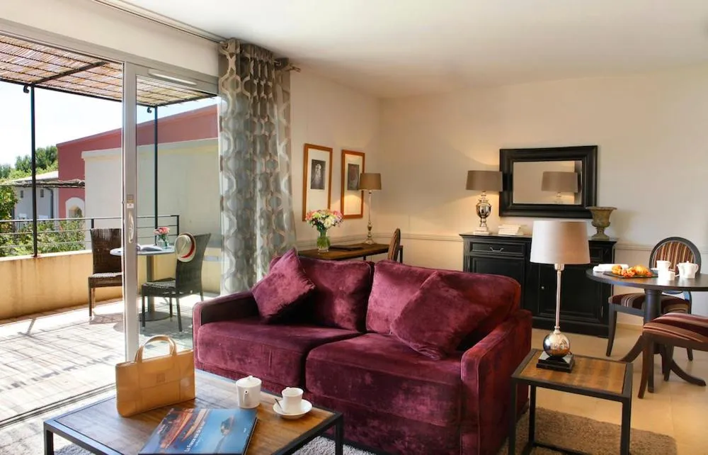 Bedroom in Résidence Hôtelière 4 étoiles Les Mas du Grand Vallon