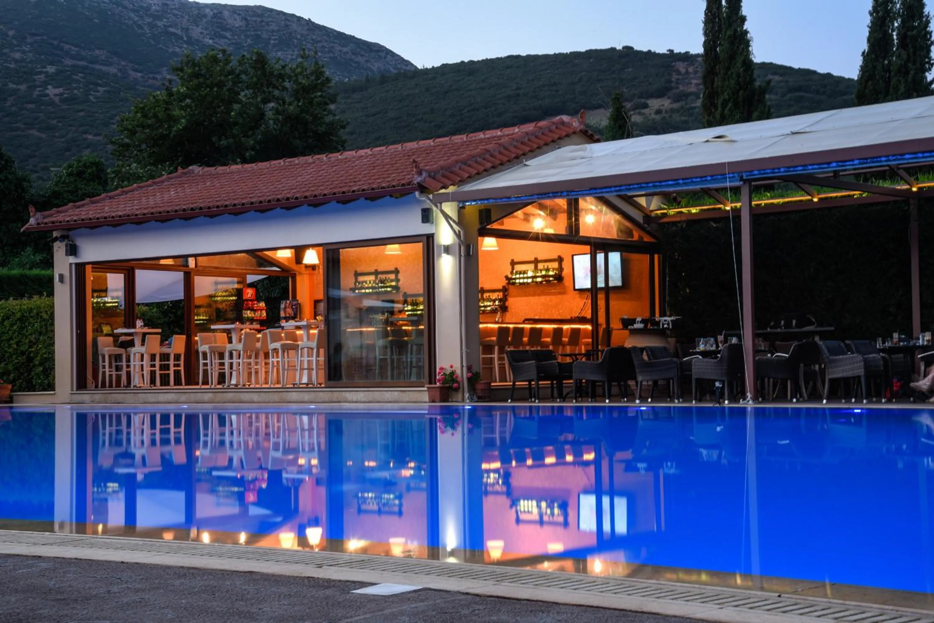 Swimming pool in Mont Helmos Hotel