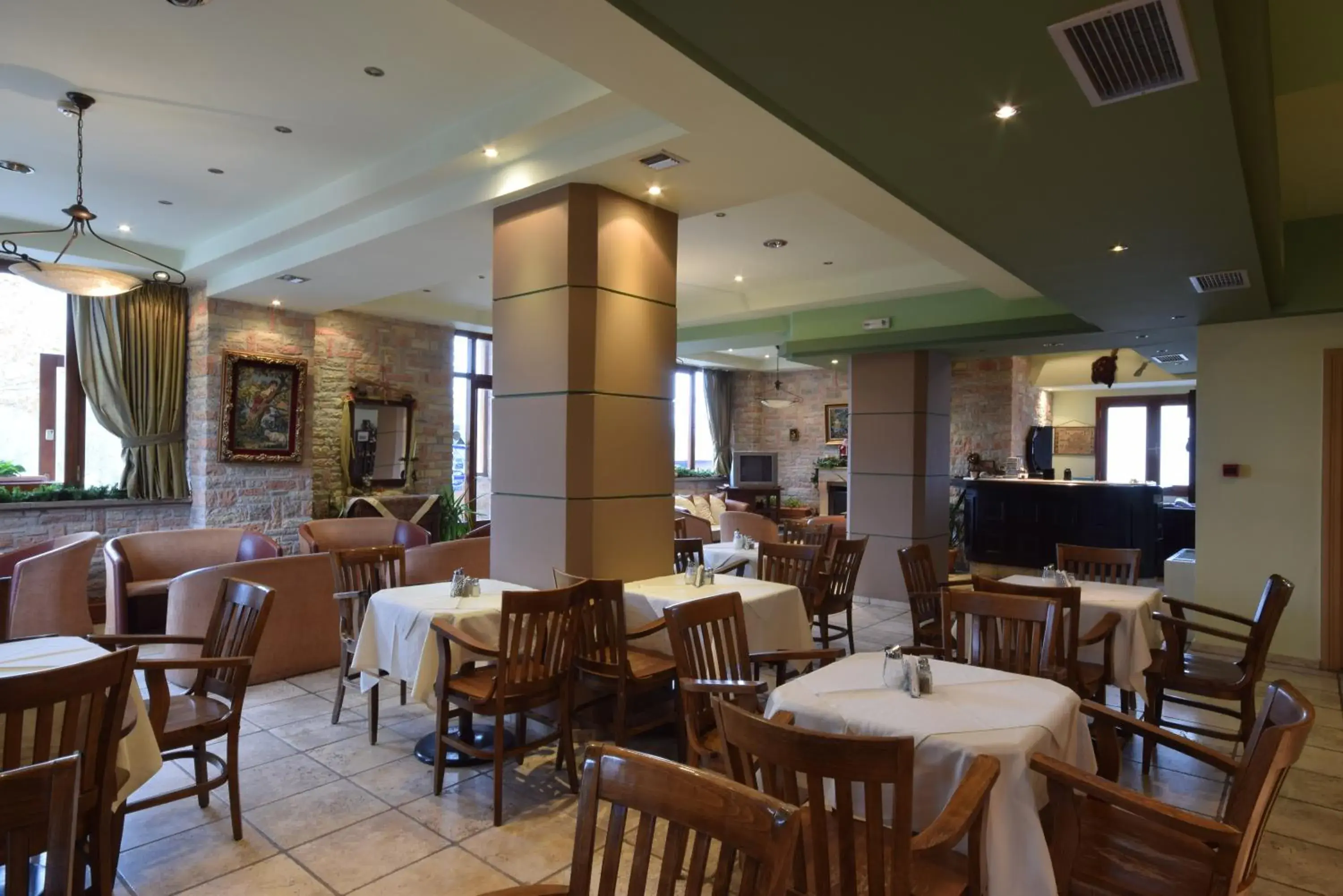 Restaurant/places to eat in Mont Helmos Hotel Restaurant/places to eat in Mont Helmos Hotel